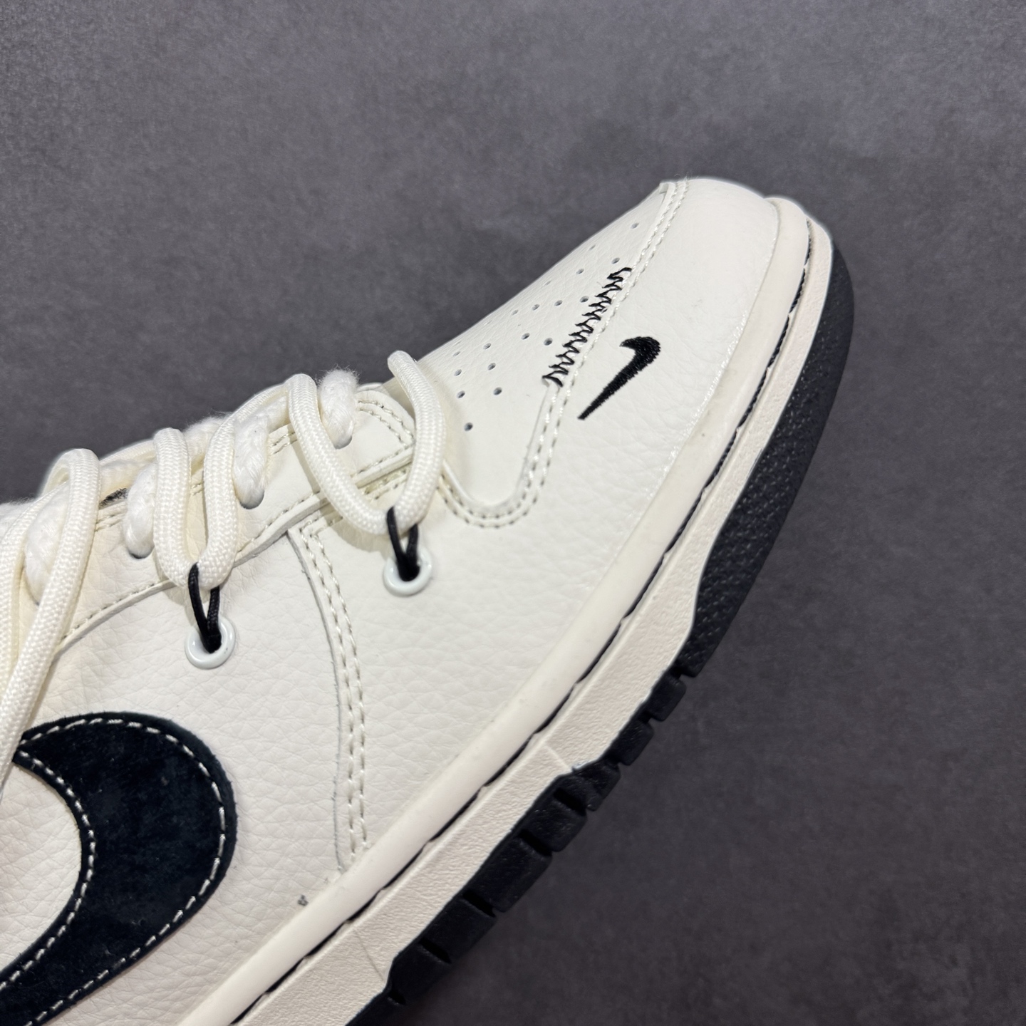 300 定制版Nike SB Dunk Low Sup系列 绑带米白黑勾 周年高端定制 低帮休闲板鞋 YX5066-282