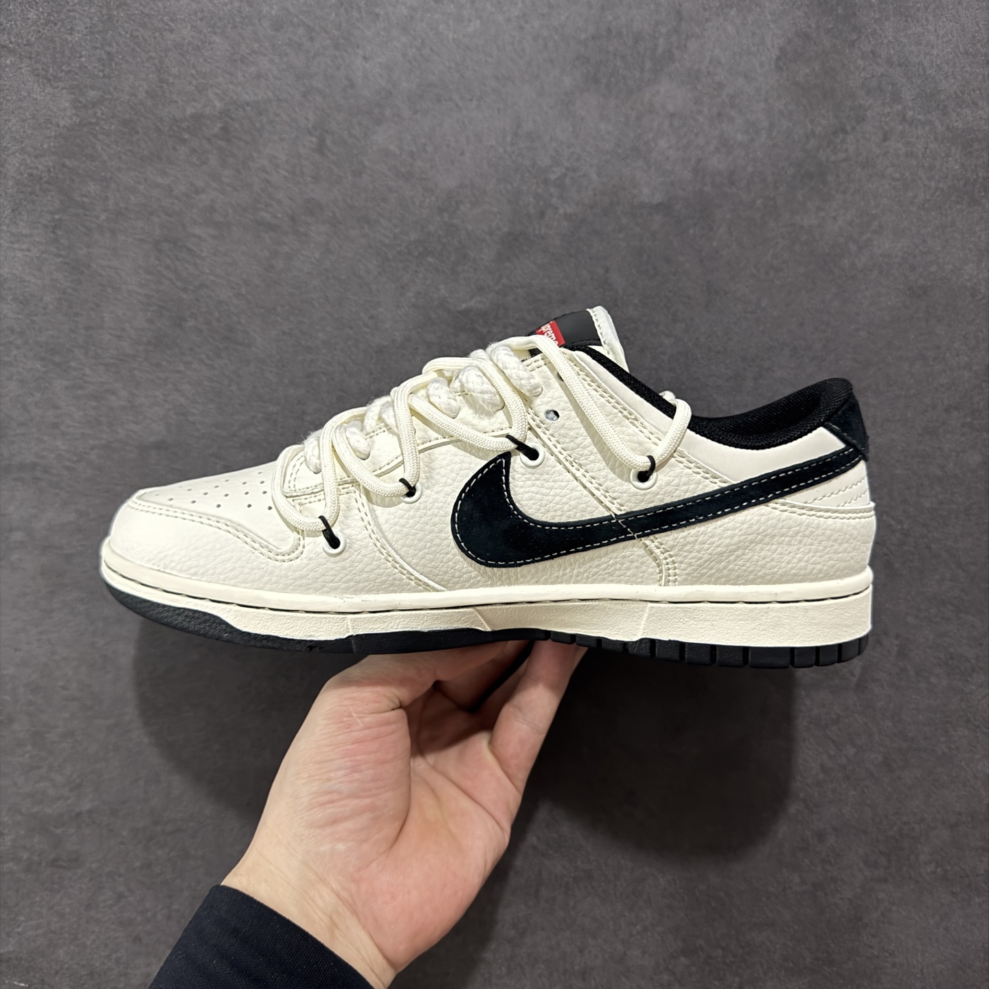 300 定制版Nike SB Dunk Low Sup系列 绑带米白黑勾 周年高端定制 低帮休闲板鞋 YX5066-282