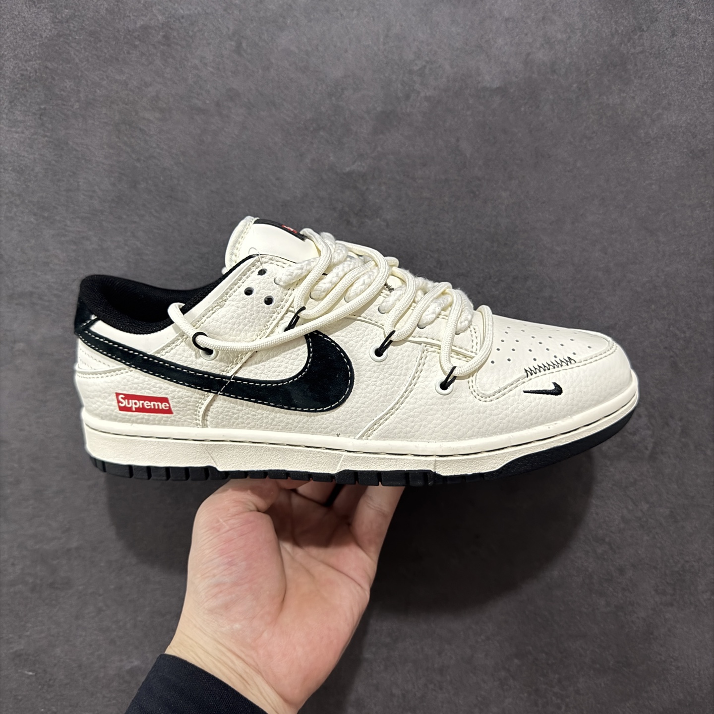 300 定制版Nike SB Dunk Low Sup系列 绑带米白黑勾 周年高端定制 低帮休闲板鞋 YX5066-282