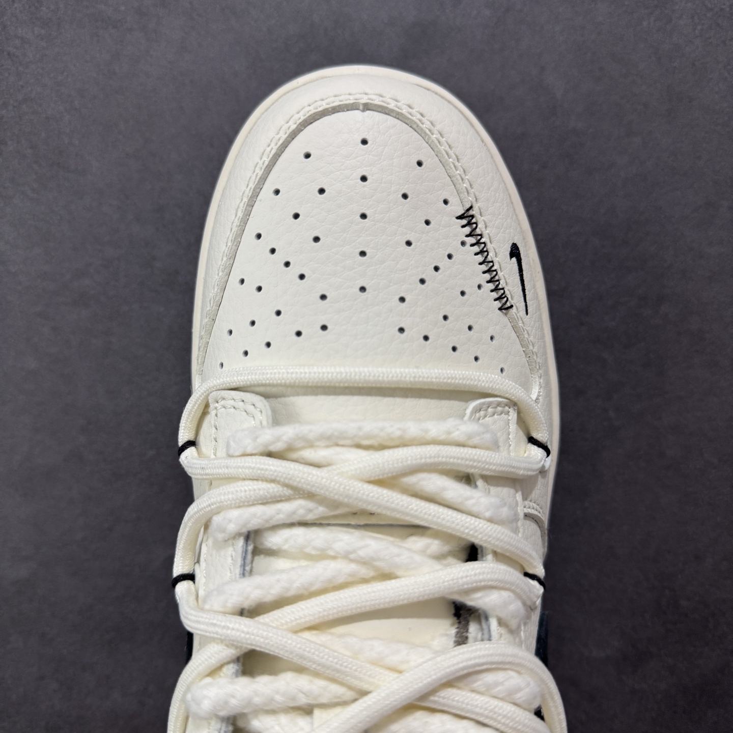 300 定制版Nike SB Dunk Low Sup系列 绑带米白黑勾 周年高端定制 低帮休闲板鞋 YX5066-282