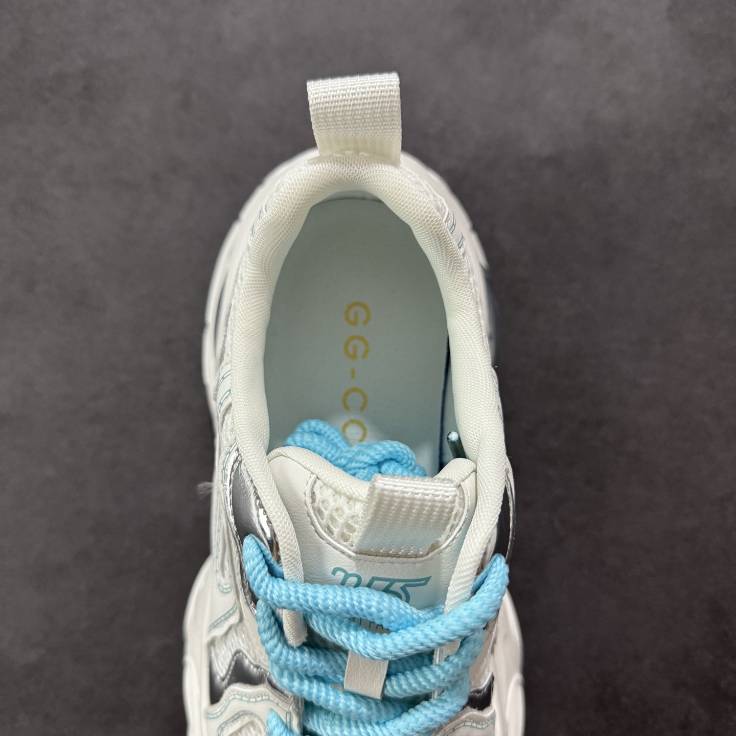 图片[7]-【公司级】GG-CC Chunky Low休闲运动气垫厚底增高老爹鞋系列 #广东大厂出品 完美细节 25ss春季新款厚底增高 大长腿 时髦look轻松定格 不费力展现率性氛围 高档银盒 酷帅机能风不规则设计气垫大底 白黄兰拼色造型设计 轻便舒适百搭 GGCC厚底增高简直就是小个子的快乐!不管怎么搭都好看~ 尺码：35 36 37 38 39 40-选品中心