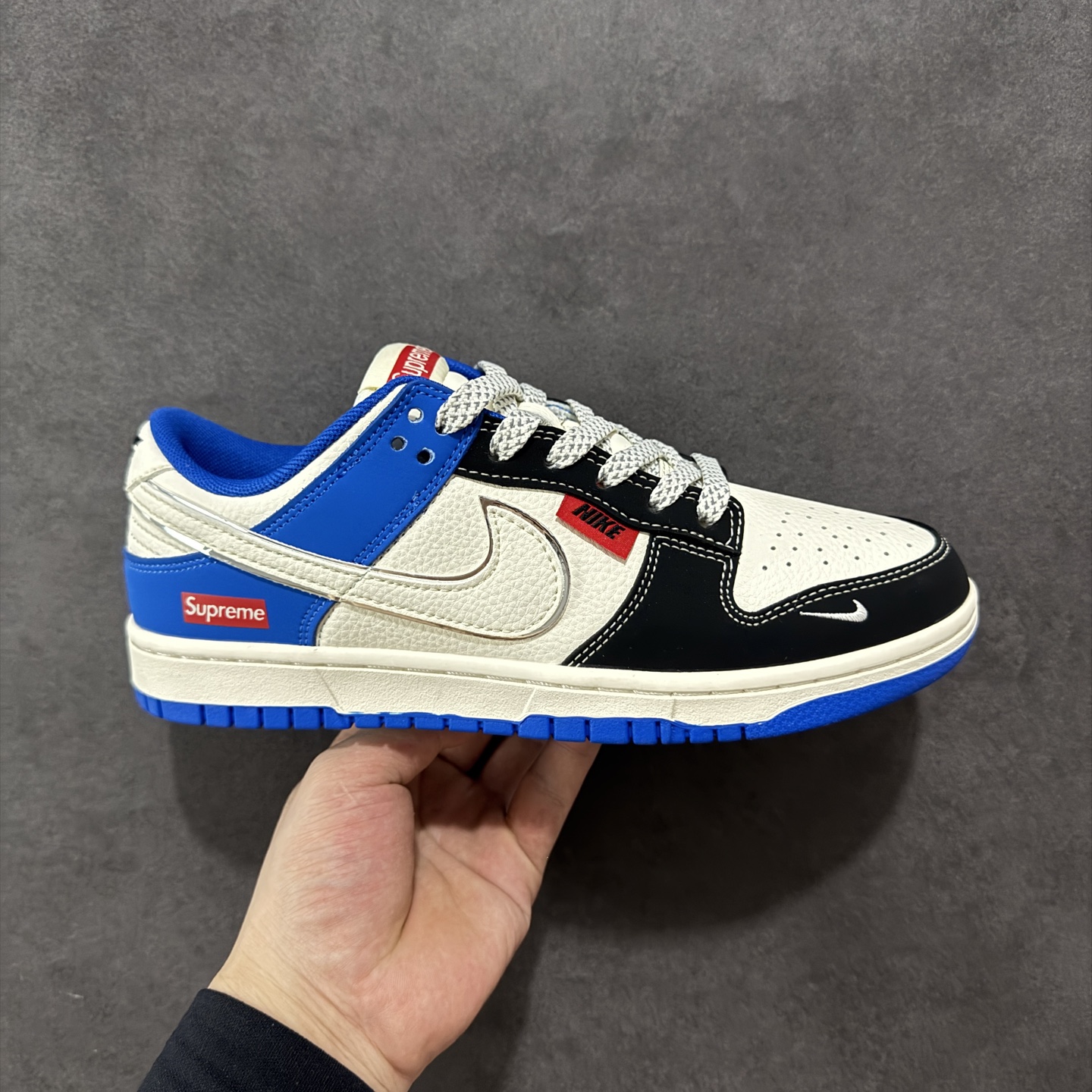 240 定制版Nk SB Dunk Low 定制配色 Supreme联名 Dunk系列复古低帮休闲百搭板鞋 XD1588-203