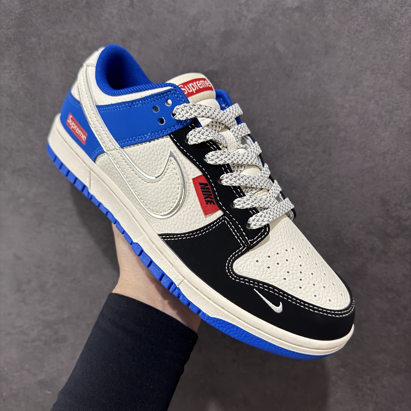 240 定制版Nk SB Dunk Low 定制配色 Supreme联名 Dunk系列复古低帮休闲百搭板鞋 XD1588-203