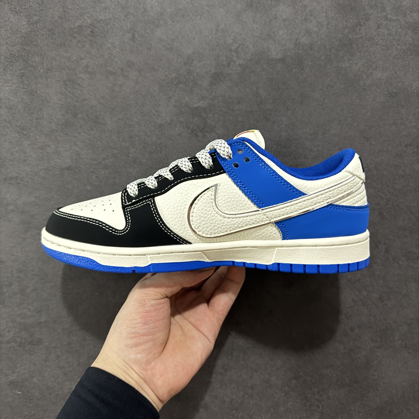 240 定制版Nk SB Dunk Low 定制配色 Supreme联名 Dunk系列复古低帮休闲百搭板鞋 XD1588-203