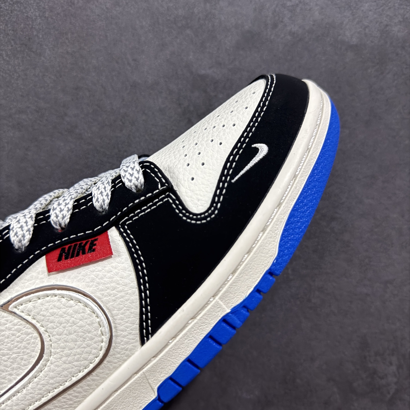 240 定制版Nk SB Dunk Low 定制配色 Supreme联名 Dunk系列复古低帮休闲百搭板鞋 XD1588-203