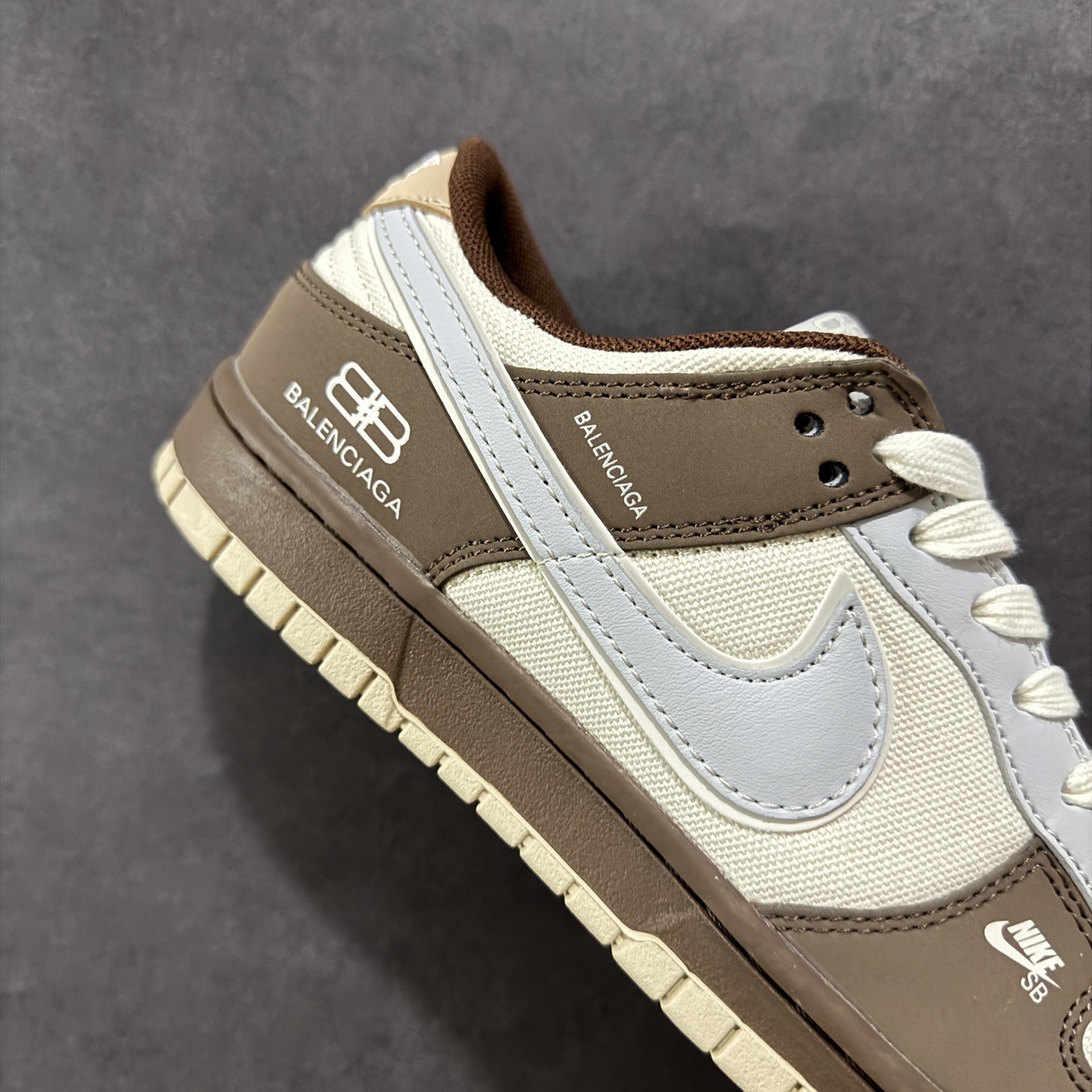 260 定制版海外爆款限量发售！高端定制Nike SB Dunk Low 巴黎世家联名--- 帆布灰灰褐 高端定制 低帮休闲板鞋 XD1588-201