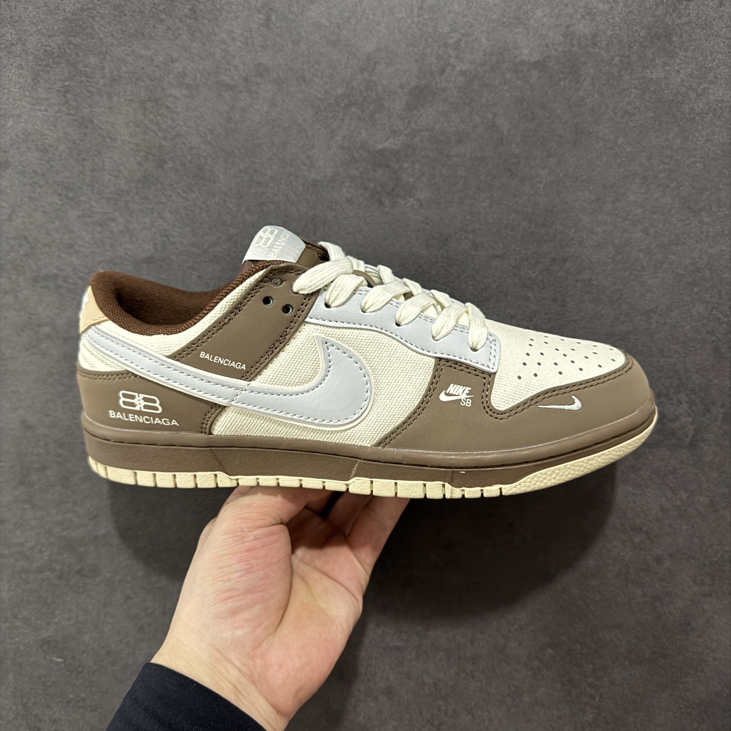 260 定制版海外爆款限量发售！高端定制Nike SB Dunk Low 巴黎世家联名--- 帆布灰灰褐 高端定制 低帮休闲板鞋 XD1588-201