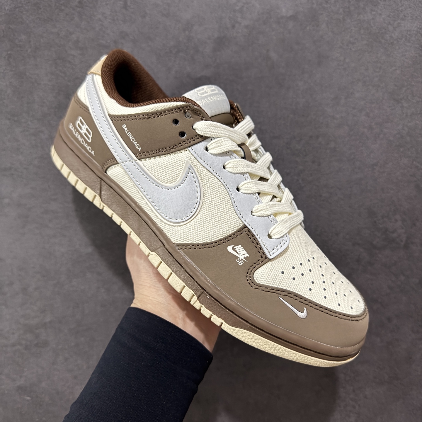 260 定制版海外爆款限量发售！高端定制Nike SB Dunk Low 巴黎世家联名--- 帆布灰灰褐 高端定制 低帮休闲板鞋 XD1588-201