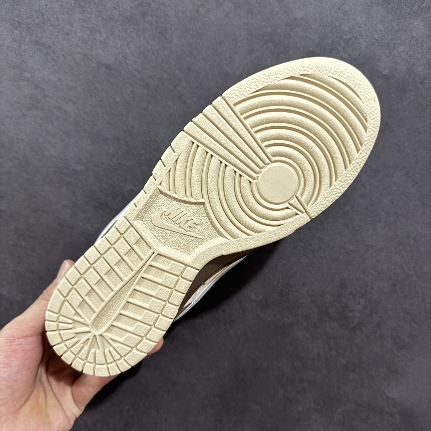 260 定制版海外爆款限量发售！高端定制Nike SB Dunk Low 巴黎世家联名--- 帆布灰灰褐 高端定制 低帮休闲板鞋 XD1588-201