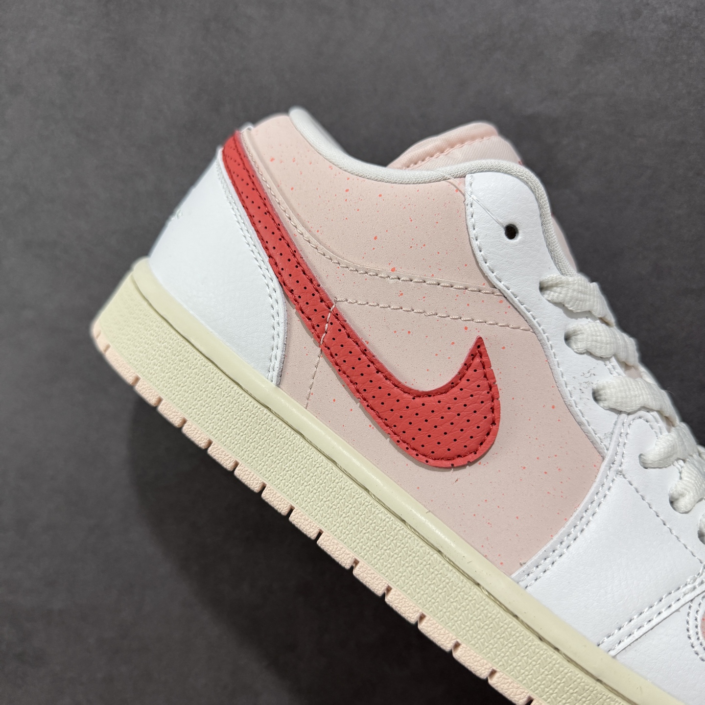 200 K版Air Jordan AJ1 Low 低帮白粉红 IB8156-133