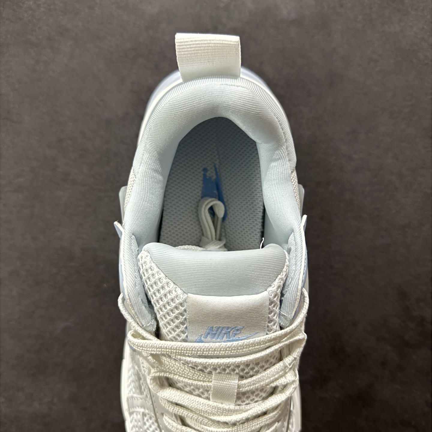 图片[7]-【公司级】NK V2k Runtekk 复古老爹鞋跑步鞋 FD0736-009 材质上使用大面积网眼 皮革 TPU 组成 支撑和透气性肯定不错 中底处由 Cushlon 泡绵打造 保证在压马路时可以提供优秀脚感 并通过一手做旧氧化效果突出复古感 中底造型很容易让大家联想到巴黎世家3XL 增高效果同样不能忽视 尺码：36 36.5 37.5 38 38.5 39 40-选品中心