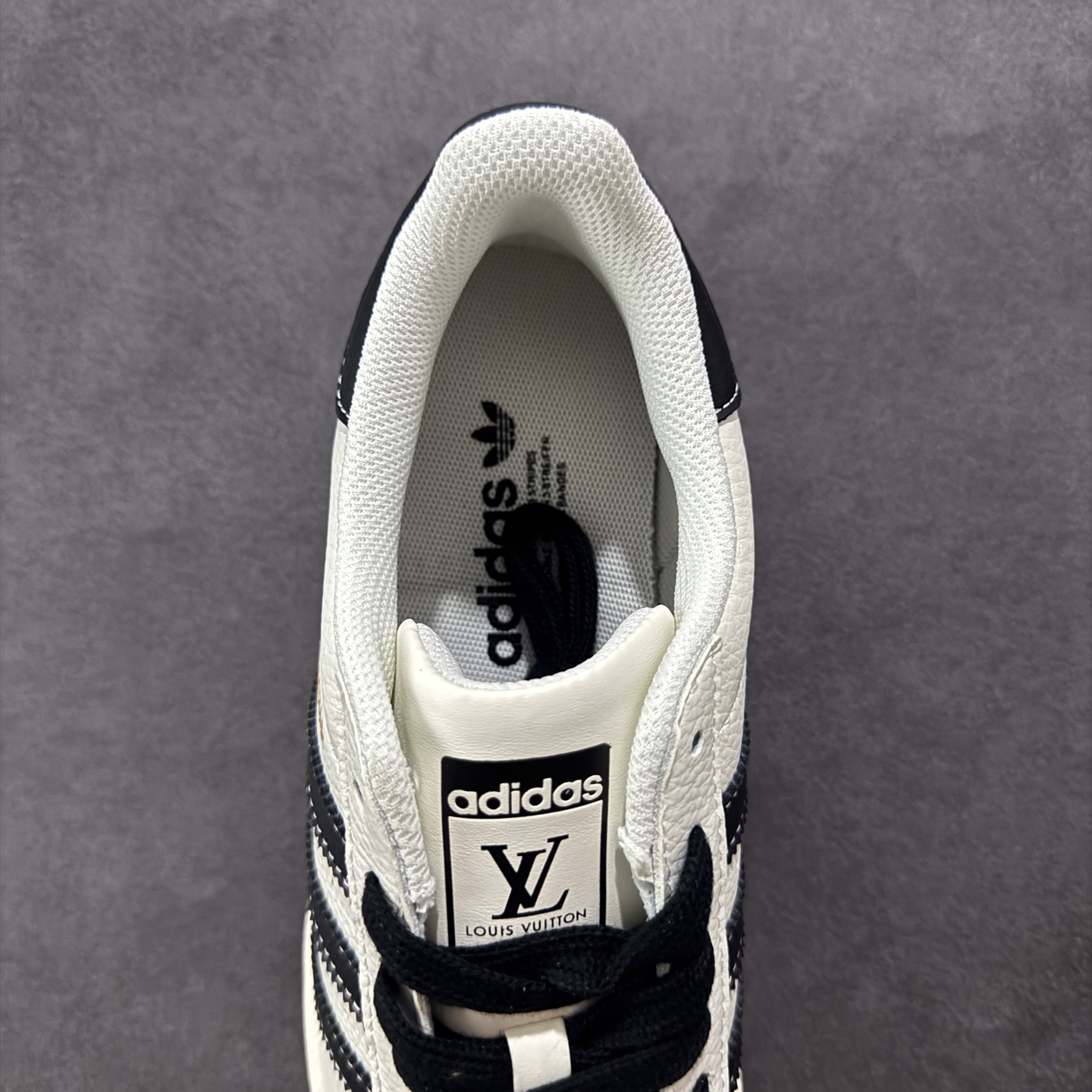  
【定制版】AD Originals Superstar x Louis Vuitton 白黑
采用全