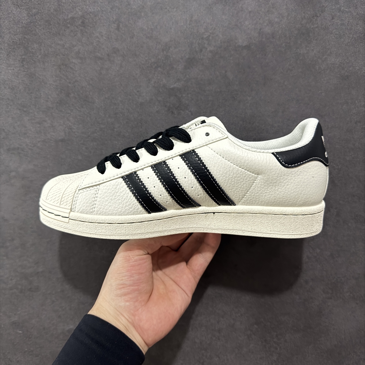  
【定制版】AD Originals Superstar x Louis Vuitton 白黑
采用全