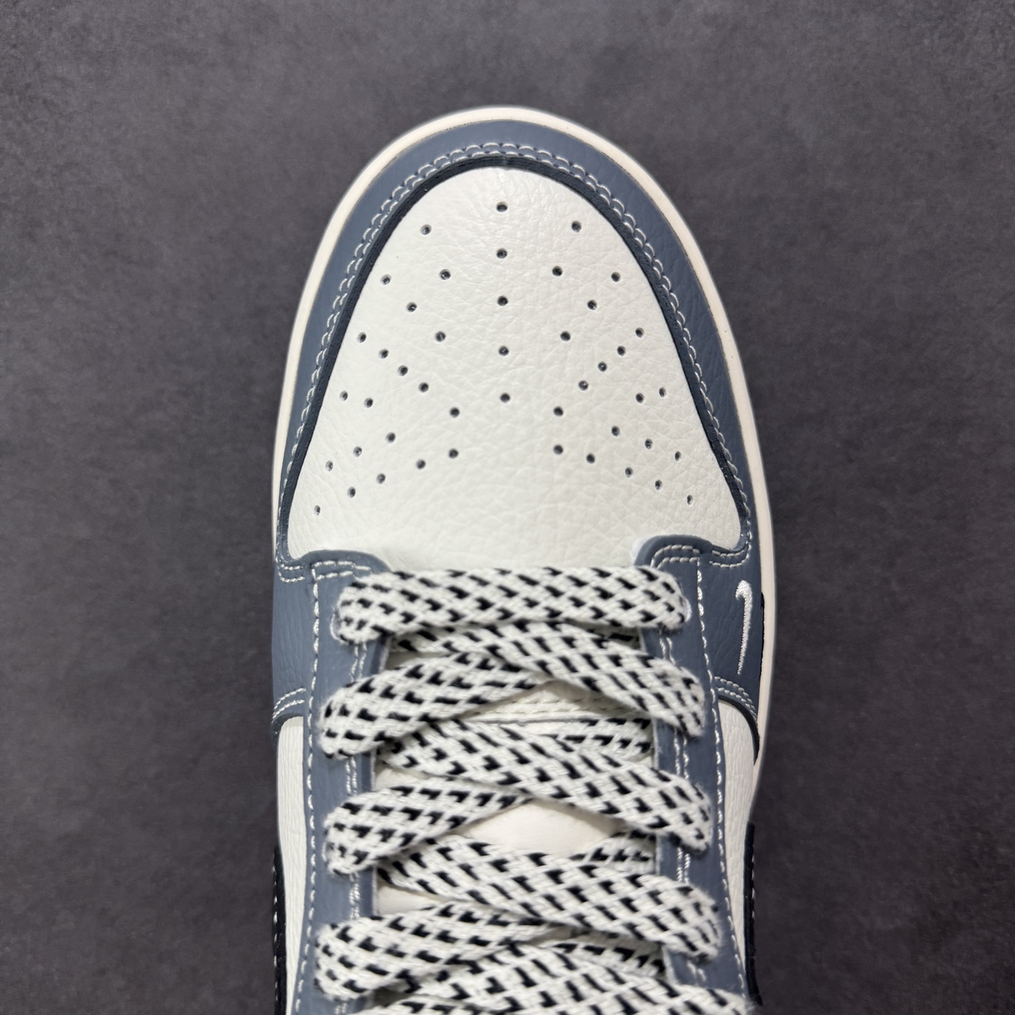 260 定制版Nike SB Dunk Low x 斯图西联名 BZ2501-101