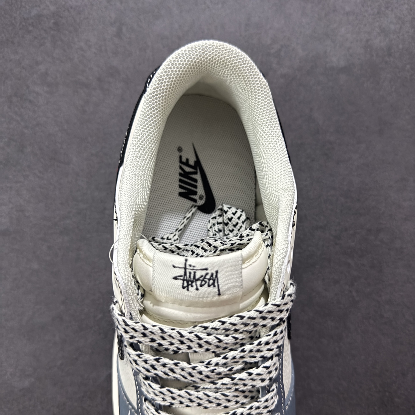 260 定制版Nike SB Dunk Low x 斯图西联名 BZ2501-101