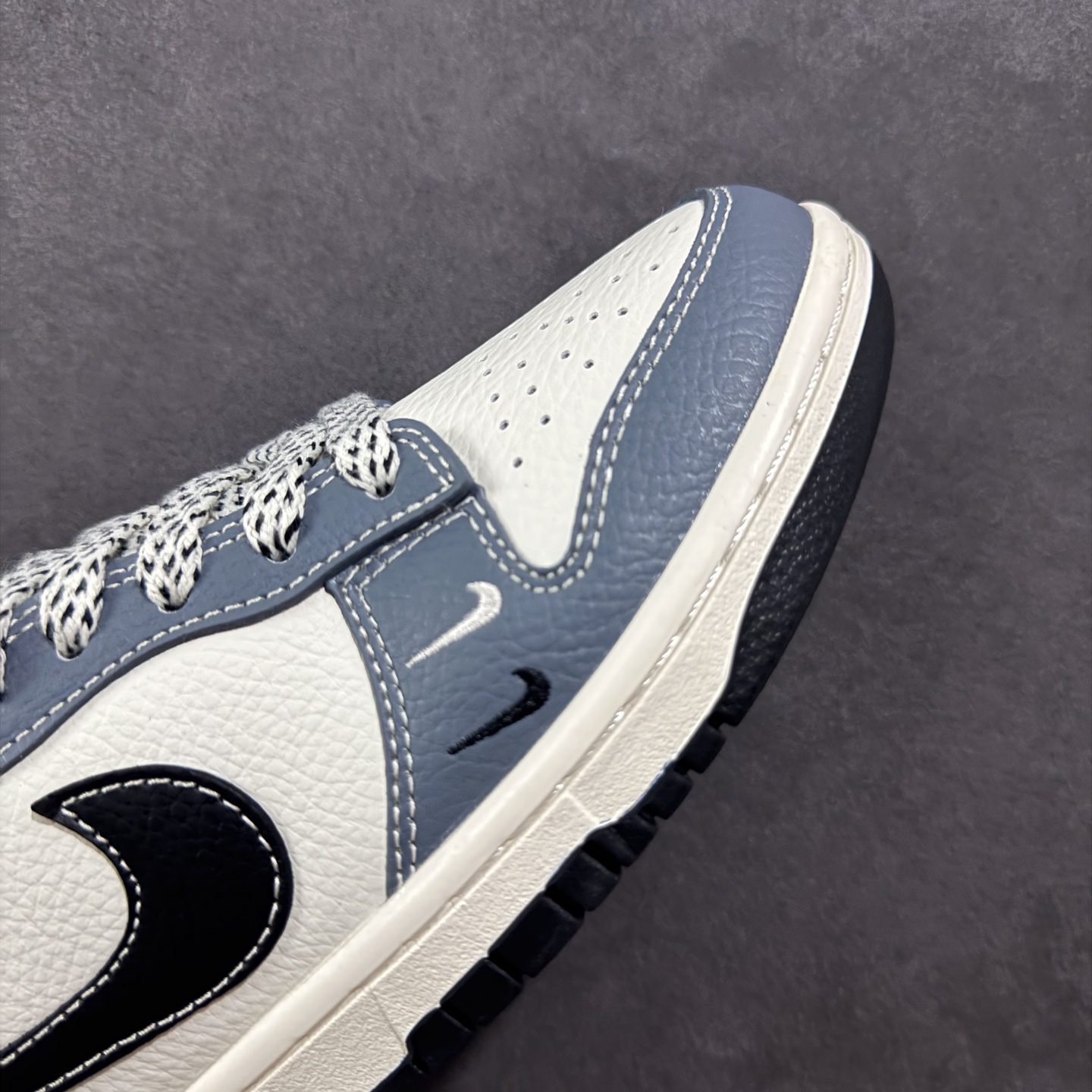 260 定制版Nike SB Dunk Low x 斯图西联名 BZ2501-101