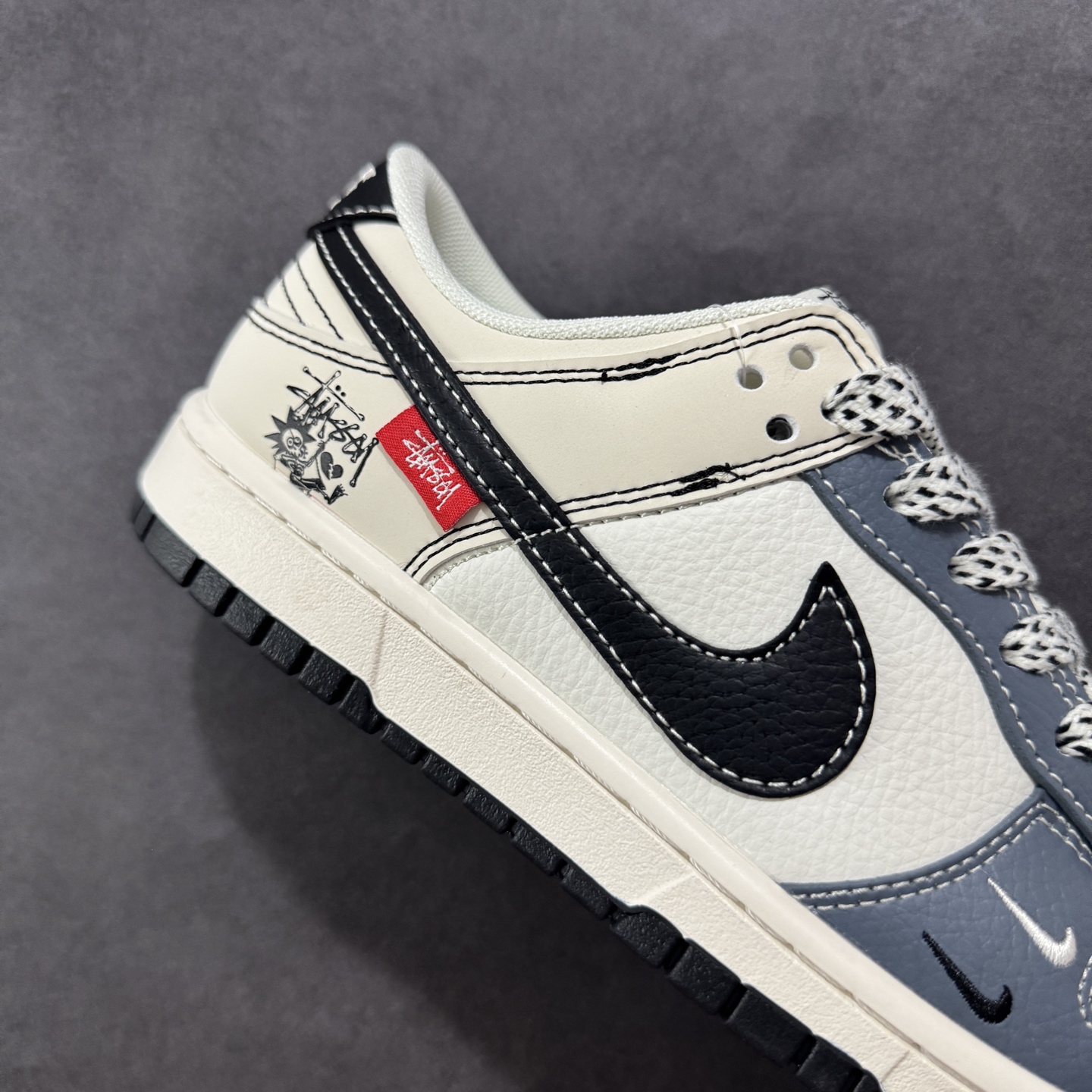 260 定制版Nike SB Dunk Low x 斯图西联名 BZ2501-101