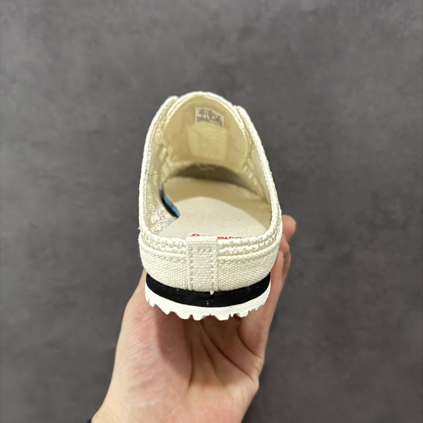 图片[4]-【公司级】Asics Onitsuka Tiger鬼塚虎 鬼冢虎MEXICO 66 Sabot 半拖舒适日常 透气轻便 低帮 生活休闲鞋 男女OnitsukaTiger 鬼塚虎从运动中汲取灵感，并致力于打造融合舒适感受与创新设计的时尚品牌。品牌的设计风格既体现了对传统的致敬，同时也表达了对精致风格和现代创意的推崇。我们提供独具个性的全系列产品，打造从头到脚的整体穿搭。每件产品皆以精湛工艺匠心打造，细节考究，品质出众。 尺码：36 37 37.5 38 39 39.5 40.5 41.5 42 42.5 43.5 44 45-选品中心