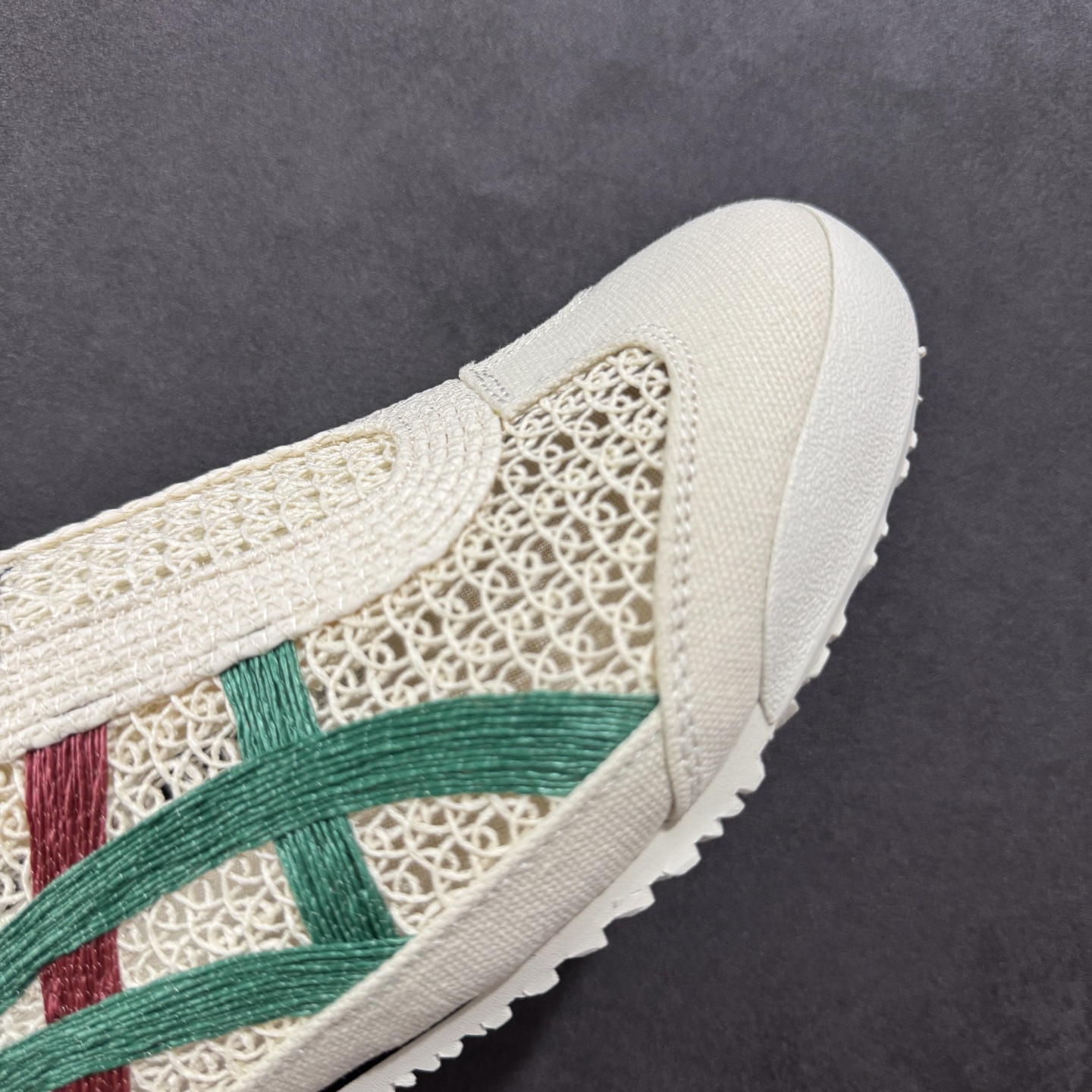 图片[5]-【公司级】Asics Onitsuka Tiger鬼塚虎 鬼冢虎MEXICO 66 Sabot 半拖舒适日常 透气轻便 低帮 生活休闲鞋 男女OnitsukaTiger 鬼塚虎从运动中汲取灵感，并致力于打造融合舒适感受与创新设计的时尚品牌。品牌的设计风格既体现了对传统的致敬，同时也表达了对精致风格和现代创意的推崇。我们提供独具个性的全系列产品，打造从头到脚的整体穿搭。每件产品皆以精湛工艺匠心打造，细节考究，品质出众。 尺码：36 37 37.5 38 39 39.5 40.5 41.5 42 42.5 43.5 44 45-选品中心