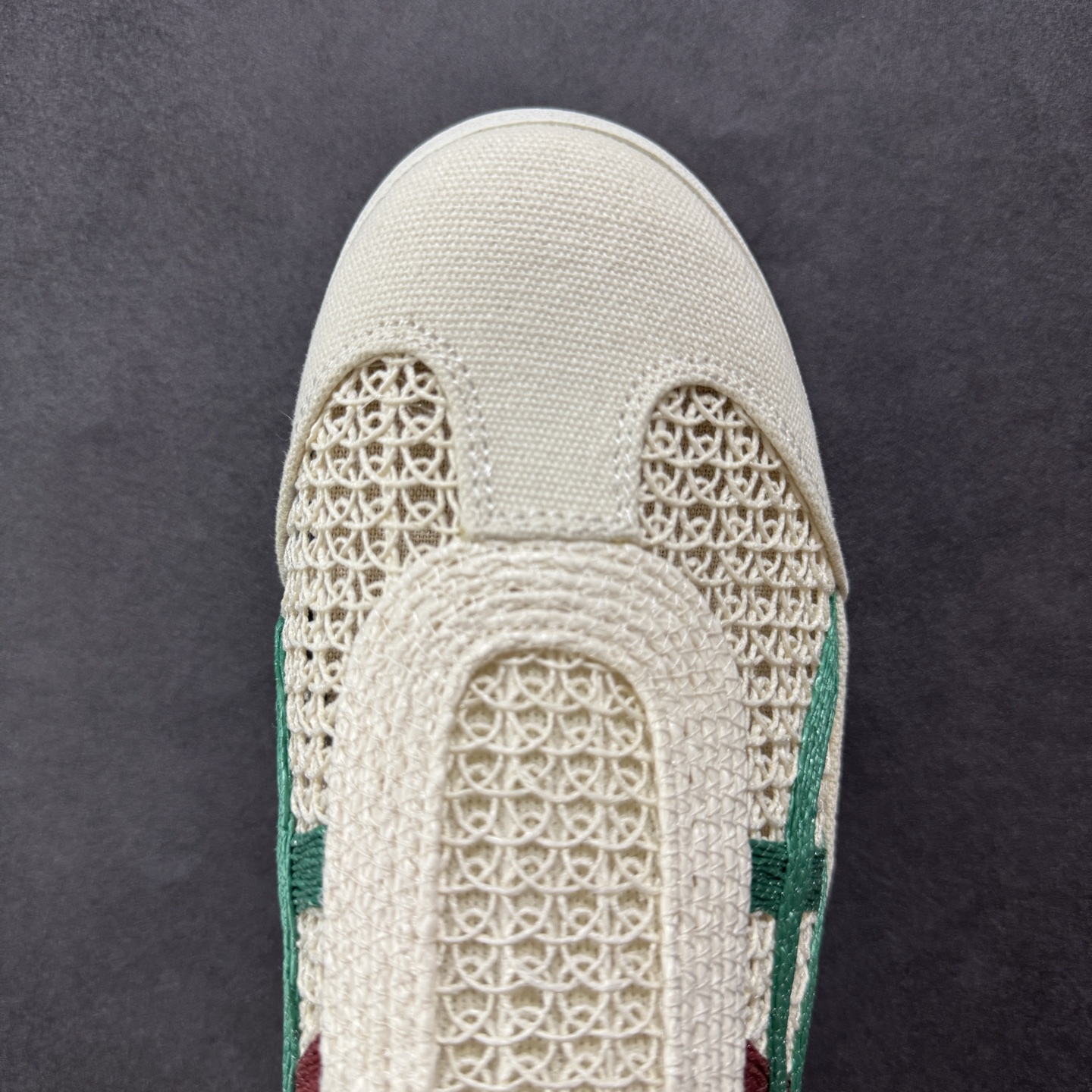 图片[8]-【公司级】Asics Onitsuka Tiger鬼塚虎 鬼冢虎MEXICO 66 Sabot 半拖舒适日常 透气轻便 低帮 生活休闲鞋 男女OnitsukaTiger 鬼塚虎从运动中汲取灵感，并致力于打造融合舒适感受与创新设计的时尚品牌。品牌的设计风格既体现了对传统的致敬，同时也表达了对精致风格和现代创意的推崇。我们提供独具个性的全系列产品，打造从头到脚的整体穿搭。每件产品皆以精湛工艺匠心打造，细节考究，品质出众。 尺码：36 37 37.5 38 39 39.5 40.5 41.5 42 42.5 43.5 44 45-选品中心