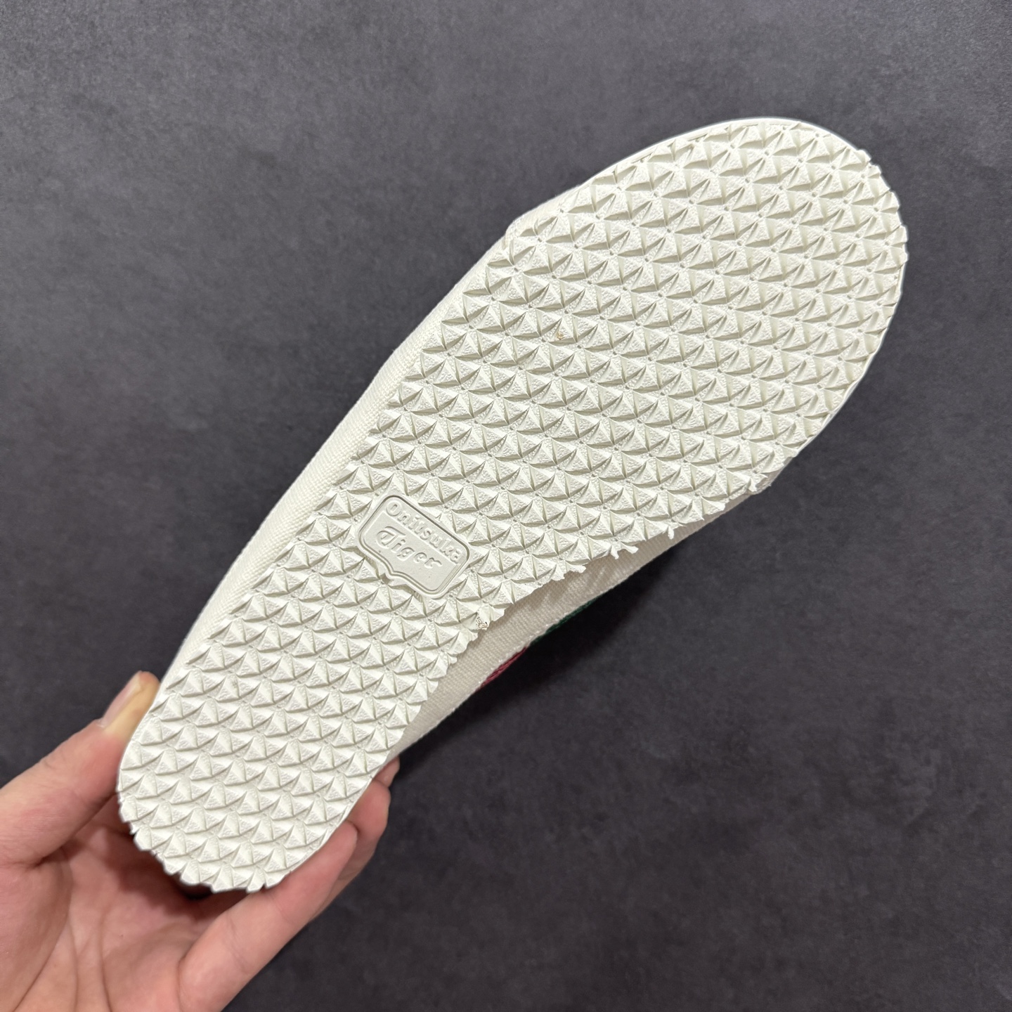 图片[9]-【公司级】Asics Onitsuka Tiger鬼塚虎 鬼冢虎MEXICO 66 Sabot 半拖舒适日常 透气轻便 低帮 生活休闲鞋 男女OnitsukaTiger 鬼塚虎从运动中汲取灵感，并致力于打造融合舒适感受与创新设计的时尚品牌。品牌的设计风格既体现了对传统的致敬，同时也表达了对精致风格和现代创意的推崇。我们提供独具个性的全系列产品，打造从头到脚的整体穿搭。每件产品皆以精湛工艺匠心打造，细节考究，品质出众。 尺码：36 37 37.5 38 39 39.5 40.5 41.5 42 42.5 43.5 44 45-选品中心