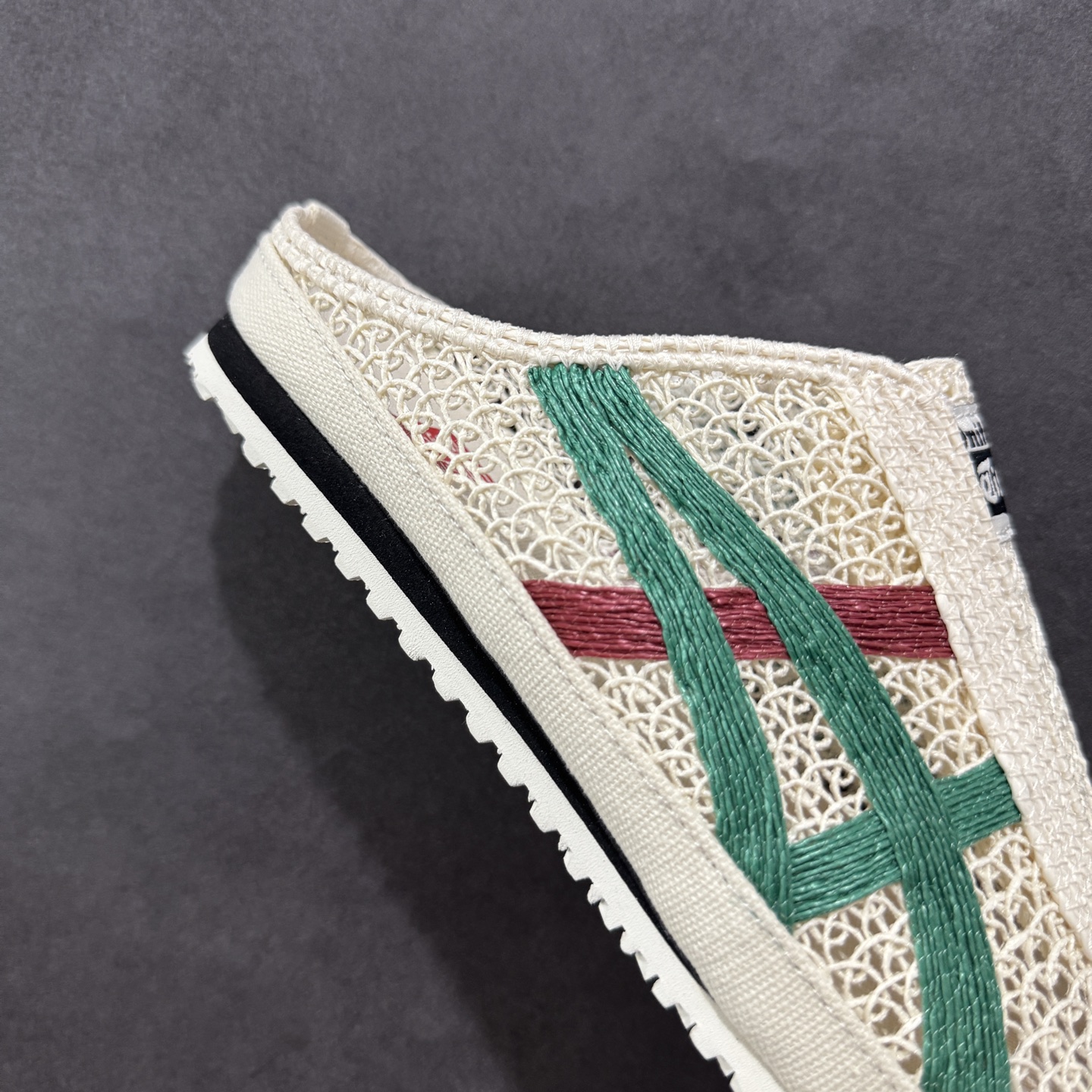 图片[6]-【公司级】Asics Onitsuka Tiger鬼塚虎 鬼冢虎MEXICO 66 Sabot 半拖舒适日常 透气轻便 低帮 生活休闲鞋 男女OnitsukaTiger 鬼塚虎从运动中汲取灵感，并致力于打造融合舒适感受与创新设计的时尚品牌。品牌的设计风格既体现了对传统的致敬，同时也表达了对精致风格和现代创意的推崇。我们提供独具个性的全系列产品，打造从头到脚的整体穿搭。每件产品皆以精湛工艺匠心打造，细节考究，品质出众。 尺码：36 37 37.5 38 39 39.5 40.5 41.5 42 42.5 43.5 44 45-选品中心