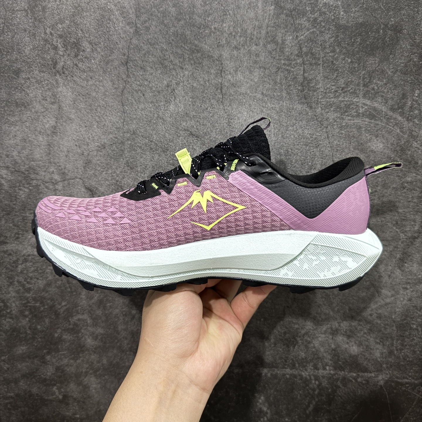 图片[2]-【公司级】Asics Gel-Trabuco 13 亚瑟士复古透气休闲鞋缓震男子耐磨跑步鞋  #鞋面采用无缝线鞋面，贴合脚型，穿着舒适；中底360°环绕式GL，提供良好的缓冲性能；  尺码：36 37 37.5 38 39 39.5 40 40.5 41.5 42 42.5 43.5 44 45-选品中心