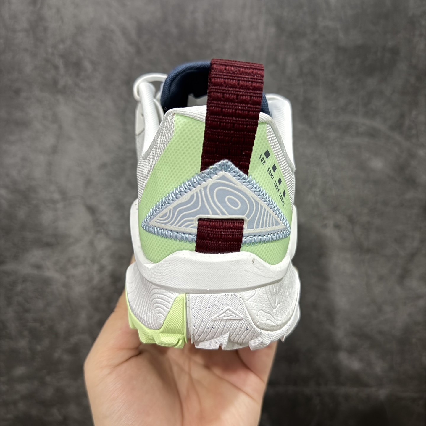 图片[4]-【公司级】耐克 Nike WildHorse 8 男子越野跑步鞋 飞野马八代 缓震透气 运动鞋 穿上Nike Wildhorse 8 越野跑步鞋，由步道起点往山顶前进，沿途征服蜿蜒小径、起伏山丘和棘手急弯。 此鞋款专为越野跑设计，集强劲抓地力、回弹缓震效能和可靠包覆设计于一身，助你在应对长距离越野跑和崎岖地形时站稳脚步，不断向前。优点：耐用，出色的锁定效果，充足的脚趾空间，在泥泞、湿地和雪地上有很好的抓地力，在硬地上也很舒适，稳定而具有保护性的中底，平稳、令人愉快的跑步感觉，最适合日常训练和越野长慢跑。 货号：DR2686-103 尺码：39-45含半码-选品中心