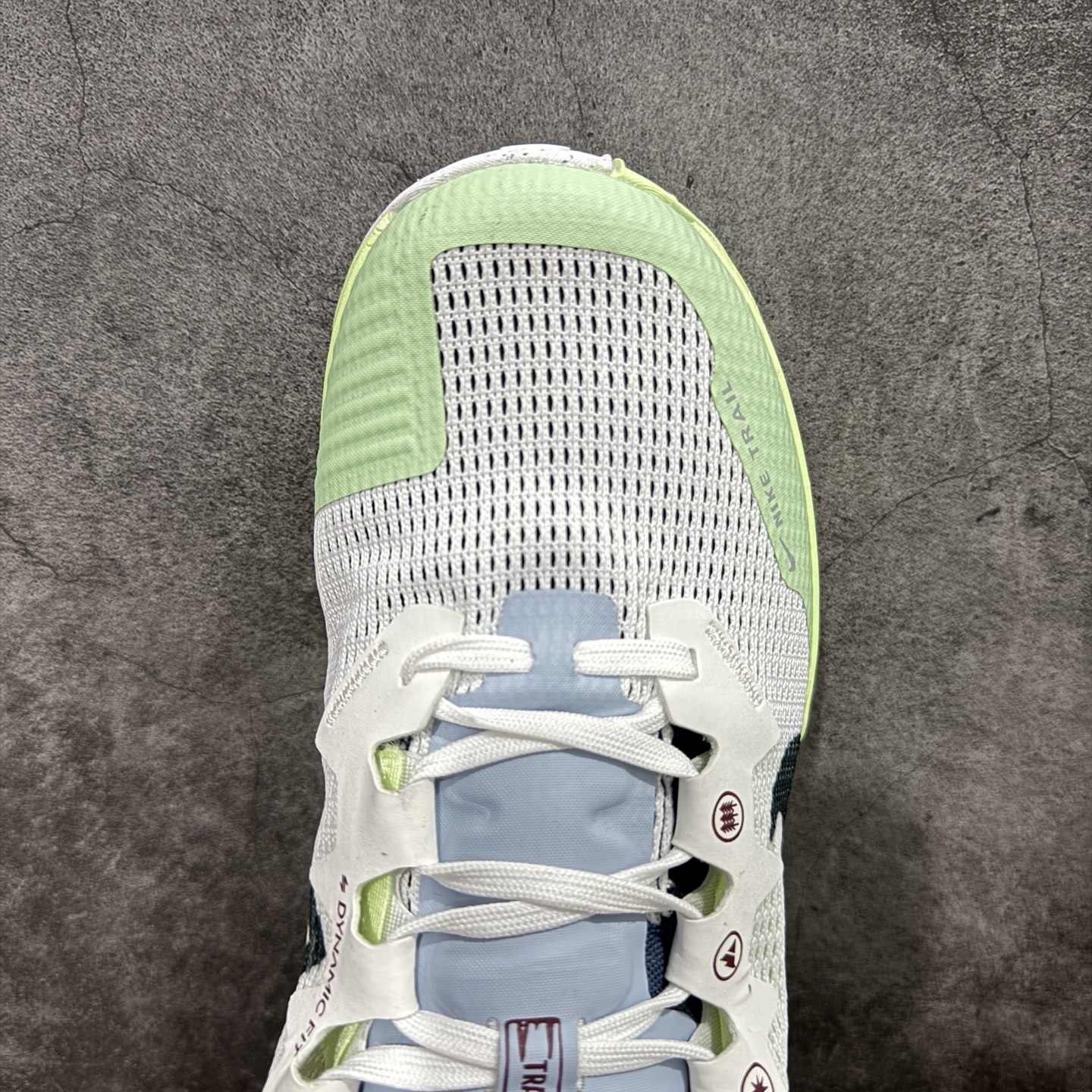 图片[5]-【公司级】耐克 Nike WildHorse 8 男子越野跑步鞋 飞野马八代 缓震透气 运动鞋 穿上Nike Wildhorse 8 越野跑步鞋，由步道起点往山顶前进，沿途征服蜿蜒小径、起伏山丘和棘手急弯。 此鞋款专为越野跑设计，集强劲抓地力、回弹缓震效能和可靠包覆设计于一身，助你在应对长距离越野跑和崎岖地形时站稳脚步，不断向前。优点：耐用，出色的锁定效果，充足的脚趾空间，在泥泞、湿地和雪地上有很好的抓地力，在硬地上也很舒适，稳定而具有保护性的中底，平稳、令人愉快的跑步感觉，最适合日常训练和越野长慢跑。 货号：DR2686-103 尺码：39-45含半码-选品中心