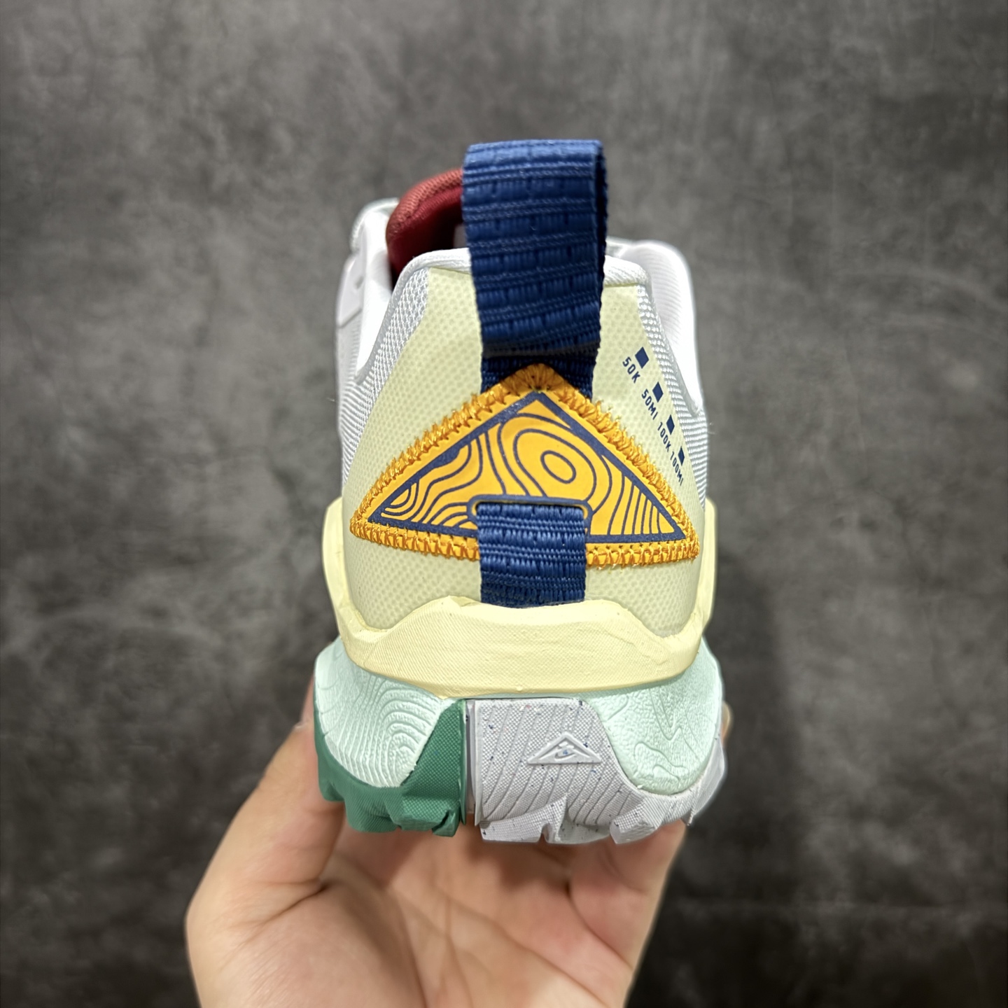 图片[4]-【公司级】耐克 Nike WildHorse 8 男子越野跑步鞋 飞野马八代 缓震透气 运动鞋 穿上Nike Wildhorse 8 越野跑步鞋，由步道起点往山顶前进，沿途征服蜿蜒小径、起伏山丘和棘手急弯。 此鞋款专为越野跑设计，集强劲抓地力、回弹缓震效能和可靠包覆设计于一身，助你在应对长距离越野跑和崎岖地形时站稳脚步，不断向前。优点：耐用，出色的锁定效果，充足的脚趾空间，在泥泞、湿地和雪地上有很好的抓地力，在硬地上也很舒适，稳定而具有保护性的中底，平稳、令人愉快的跑步感觉，最适合日常训练和越野长慢跑。 货号：DR2686-101 尺码：39-45含半码-选品中心