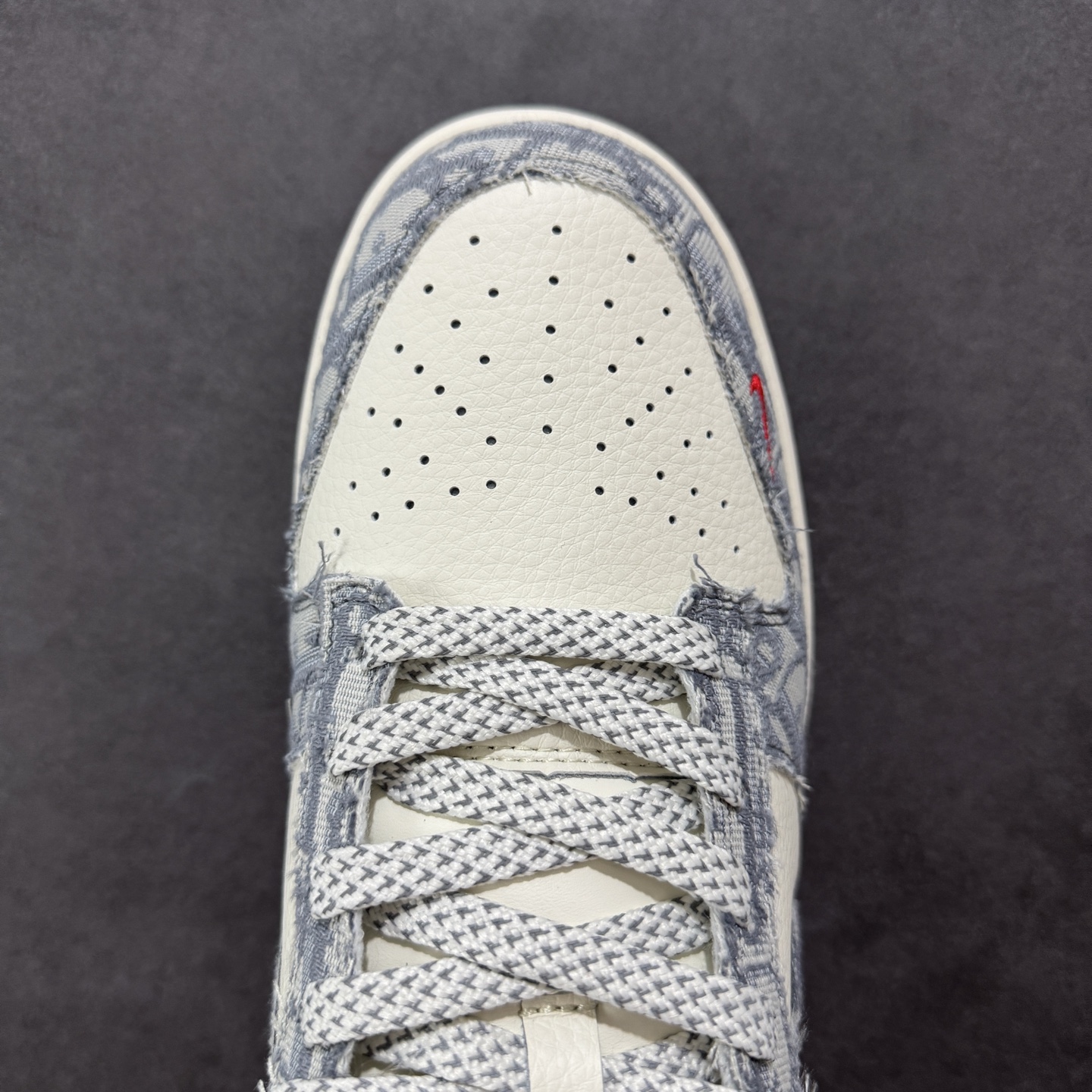 280 定制版Nike SB Dunk Low 迪奥系列 织布灰勾 周年高端定制 低帮休闲板鞋 SJ2558-013