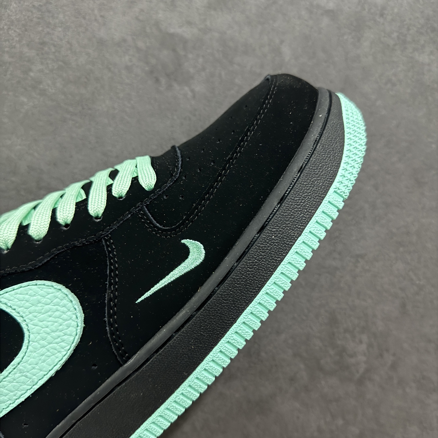 260 定制版Nike Air Force 1'07 Low 斯图西联名 蒂芙尼 空军一号低帮休闲板鞋 DF0188-045