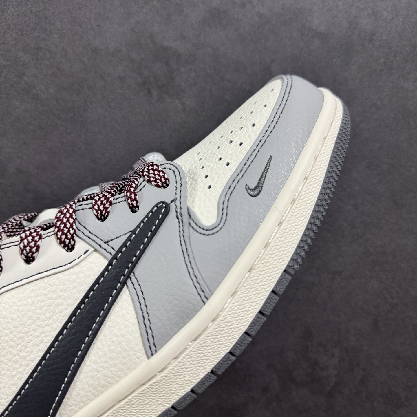 280 定制版Travis Scott x Fragment Design x Air Jordan 1 Low SP AJ1 斯图西联名 黑勾骷髅头 低帮文化休闲板鞋 JJ2508-553