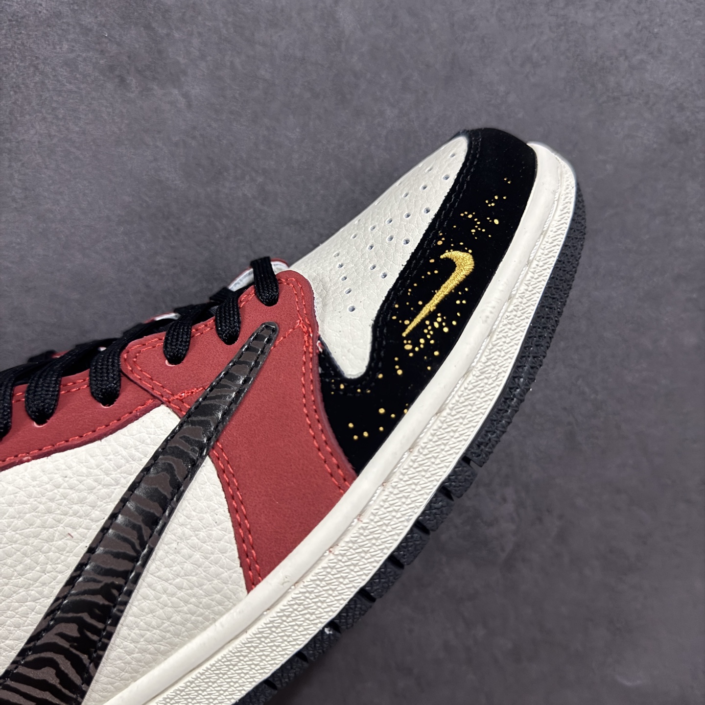 定制版Travis Scott x Fragment Design x Air Jordan 1 Low SP AJ1 FOG联名 拼接酒红 低帮文化休闲板鞋 LD2025-012