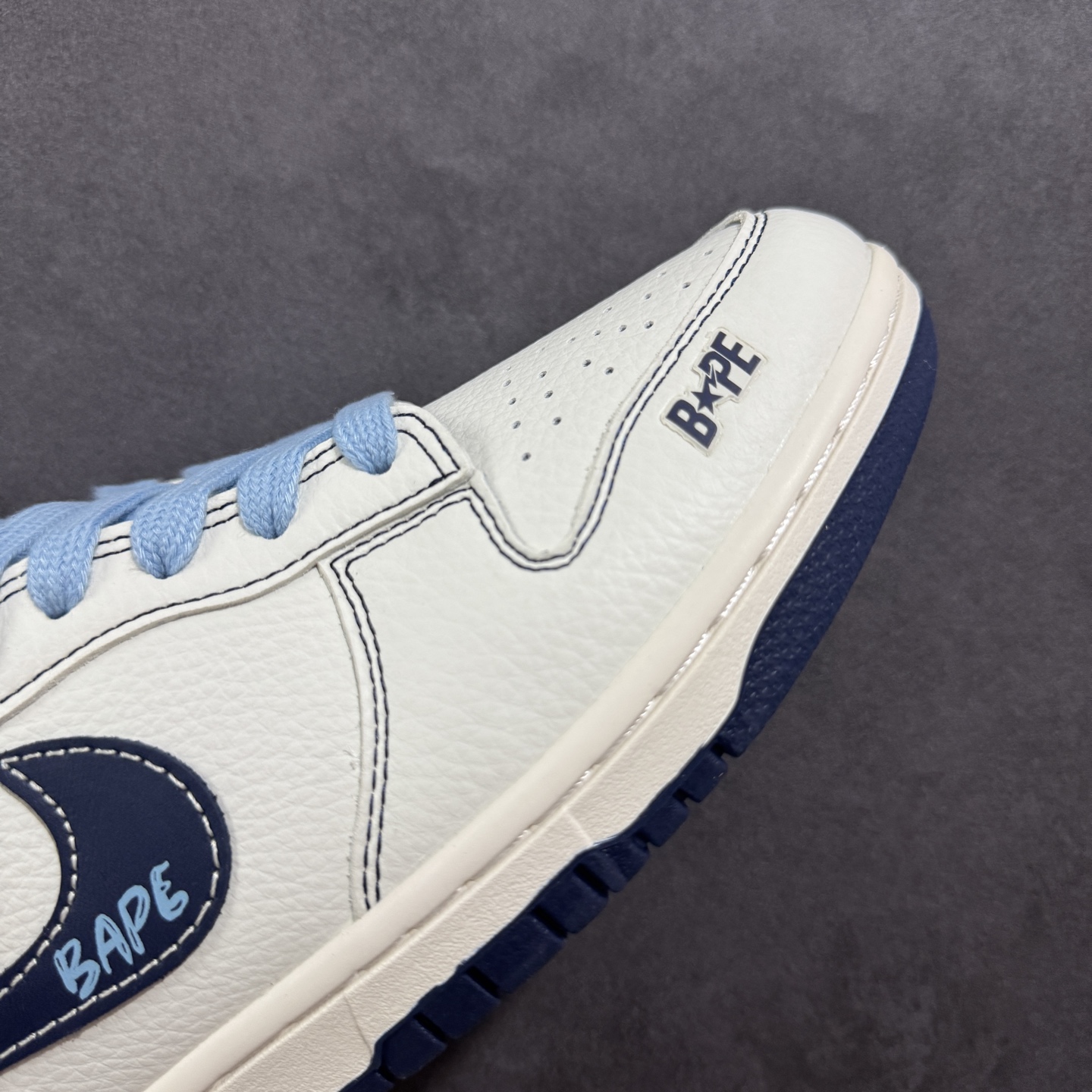 240 定制版Nk SB Dunk Low 定制配色 猿人头联名 Dunk系列复古低帮休闲百搭板鞋 BZ2501-100