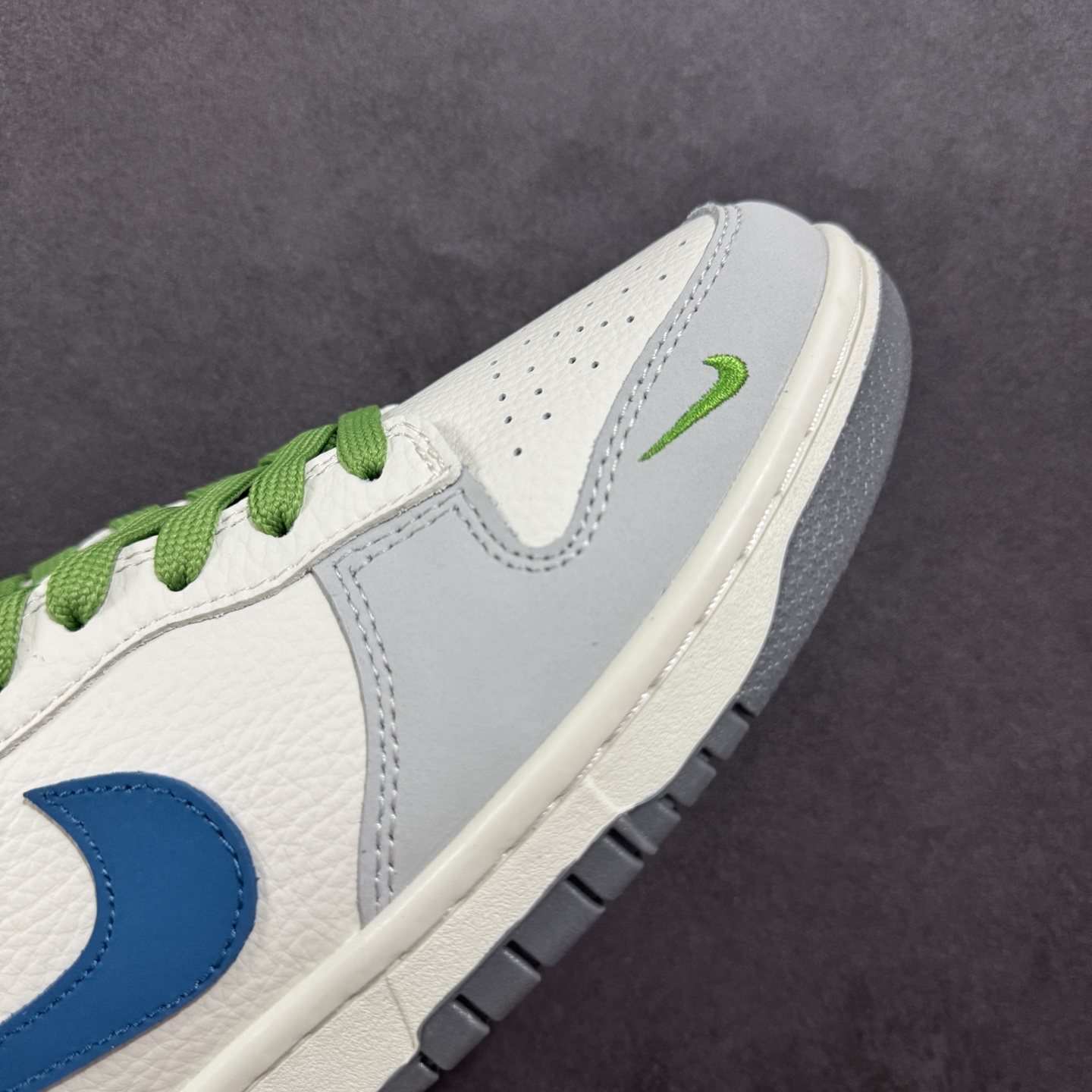 260 定制版Nike SB Dunk Low x GUCCI 白灰绿小钩 XY2026-154