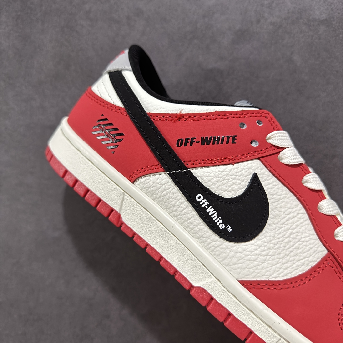 260 定制版Nike SB Dunk Low x OFF-WHITE 白红黑小钩 XY2026-159