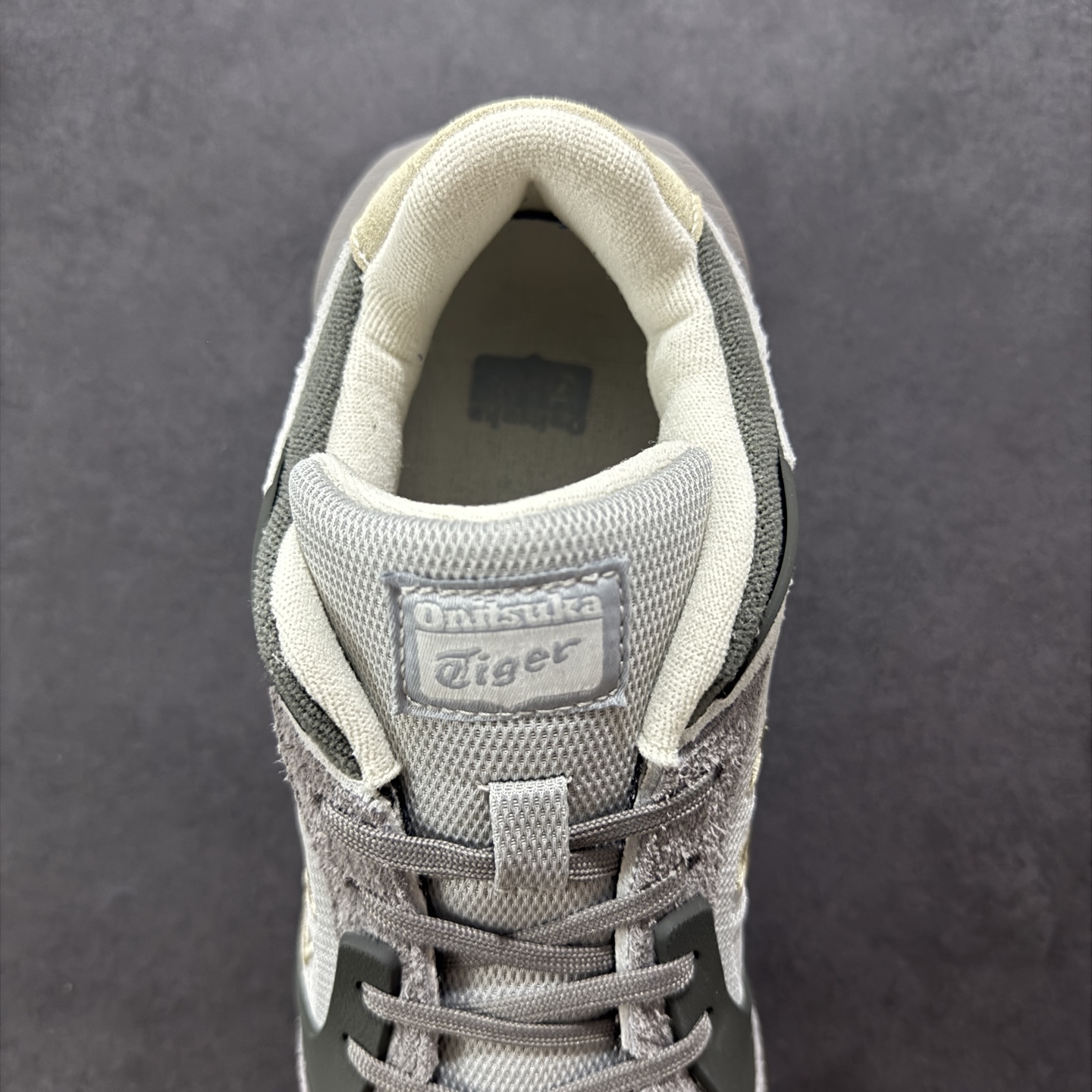 图片[7]-【纯原版】Asics Ointsuka Tiger Moage co 亚瑟士鬼冢虎复古经典跑鞋 产品从款式颜色造型上体现出追求舒适和细节的完美 鞋类更是推崇手工制作的严谨与完美 融舒适性与可穿性的设计风格 注重细节的完美和别致魅力 既保持稳重 又不失轻松的时尚感‼️ 尺码：36-45带半码-选品中心