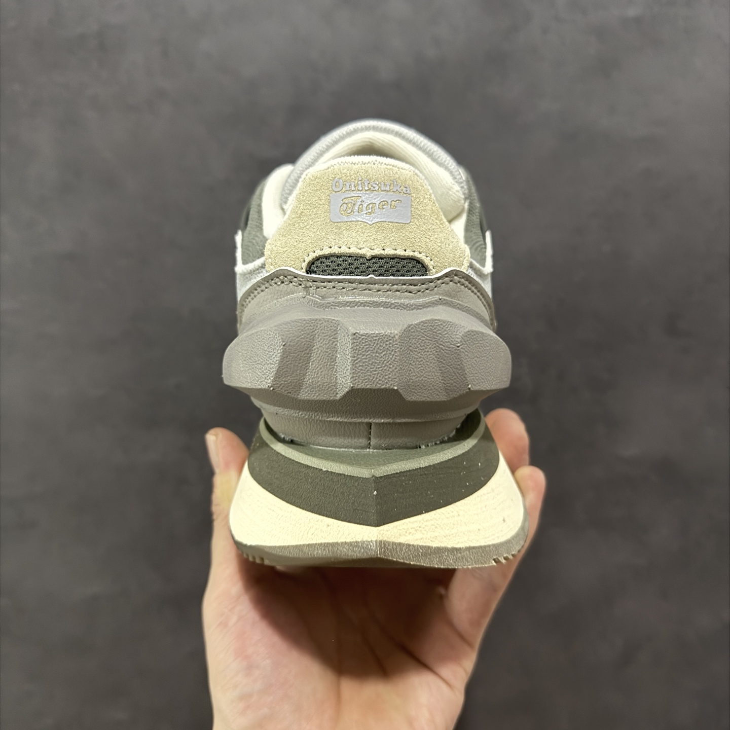 图片[4]-【纯原版】Asics Ointsuka Tiger Moage co 亚瑟士鬼冢虎复古经典跑鞋 产品从款式颜色造型上体现出追求舒适和细节的完美 鞋类更是推崇手工制作的严谨与完美 融舒适性与可穿性的设计风格 注重细节的完美和别致魅力 既保持稳重 又不失轻松的时尚感‼️ 尺码：36-45带半码-选品中心