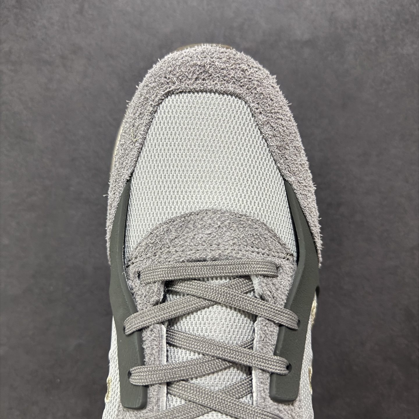 图片[8]-【纯原版】Asics Ointsuka Tiger Moage co 亚瑟士鬼冢虎复古经典跑鞋 产品从款式颜色造型上体现出追求舒适和细节的完美 鞋类更是推崇手工制作的严谨与完美 融舒适性与可穿性的设计风格 注重细节的完美和别致魅力 既保持稳重 又不失轻松的时尚感‼️ 尺码：36-45带半码-选品中心