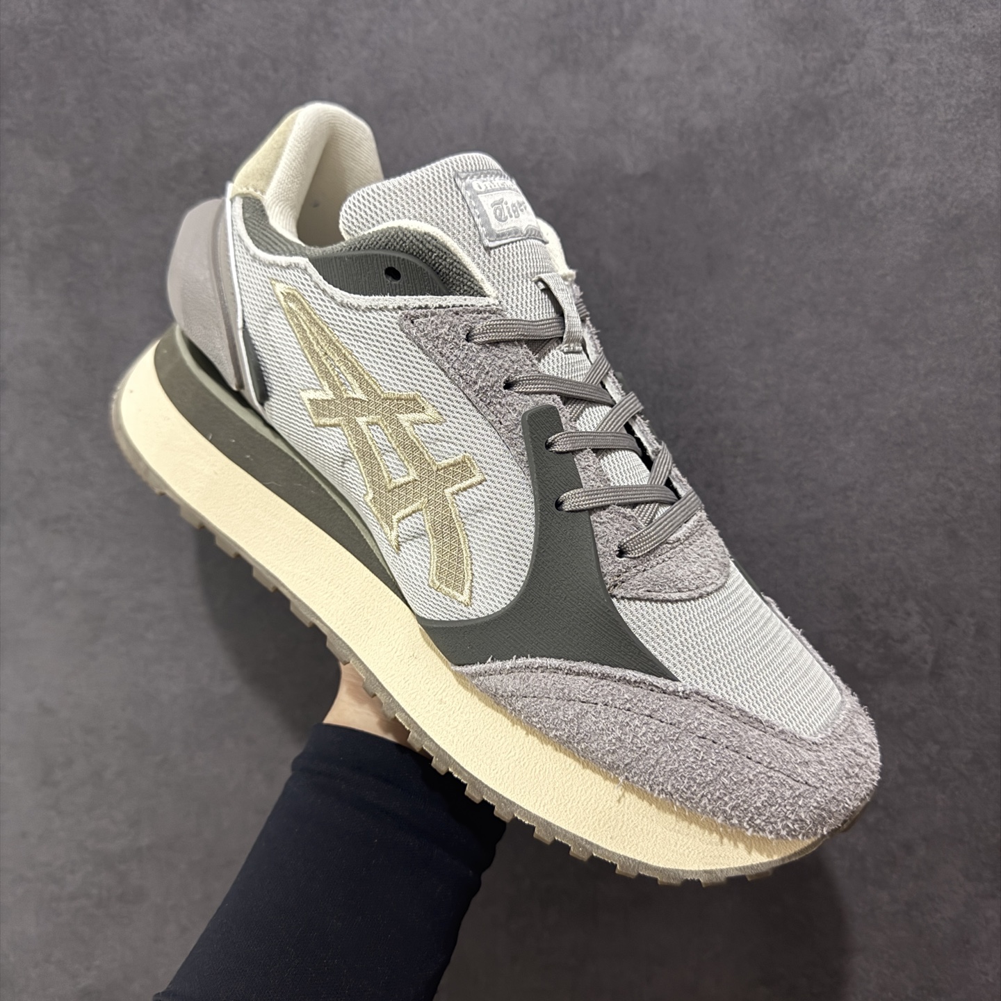 图片[3]-【纯原版】Asics Ointsuka Tiger Moage co 亚瑟士鬼冢虎复古经典跑鞋 产品从款式颜色造型上体现出追求舒适和细节的完美 鞋类更是推崇手工制作的严谨与完美 融舒适性与可穿性的设计风格 注重细节的完美和别致魅力 既保持稳重 又不失轻松的时尚感‼️ 尺码：36-45带半码-选品中心