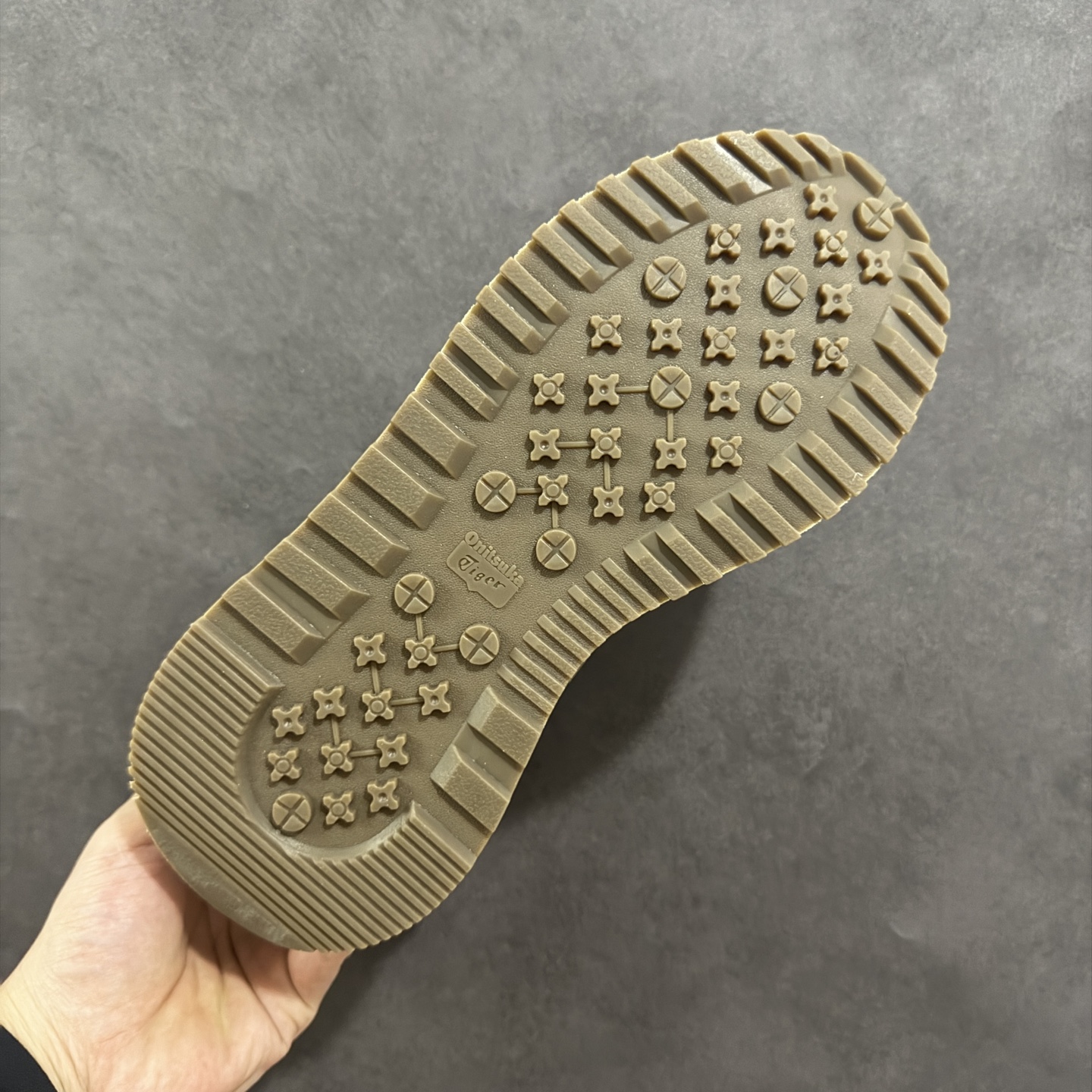 图片[9]-【纯原版】Asics Ointsuka Tiger Moage co 亚瑟士鬼冢虎复古经典跑鞋 产品从款式颜色造型上体现出追求舒适和细节的完美 鞋类更是推崇手工制作的严谨与完美 融舒适性与可穿性的设计风格 注重细节的完美和别致魅力 既保持稳重 又不失轻松的时尚感‼️ 尺码：36-45带半码-选品中心