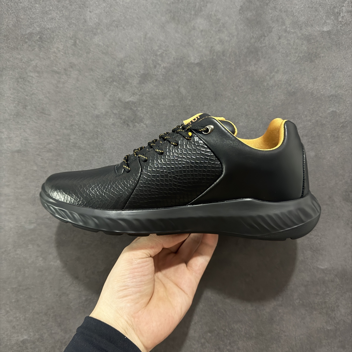 图片[2]-【广东纯原版本】ECCO/爱步 15周年经典 爆款 休闲运动跑鞋/休闲鞋 经典和现代工艺品质融合 精选小牛皮面料 PU+TPU一体成型大底 独特制鞋工艺 舒适百搭…… 尺码：39-44-选品中心