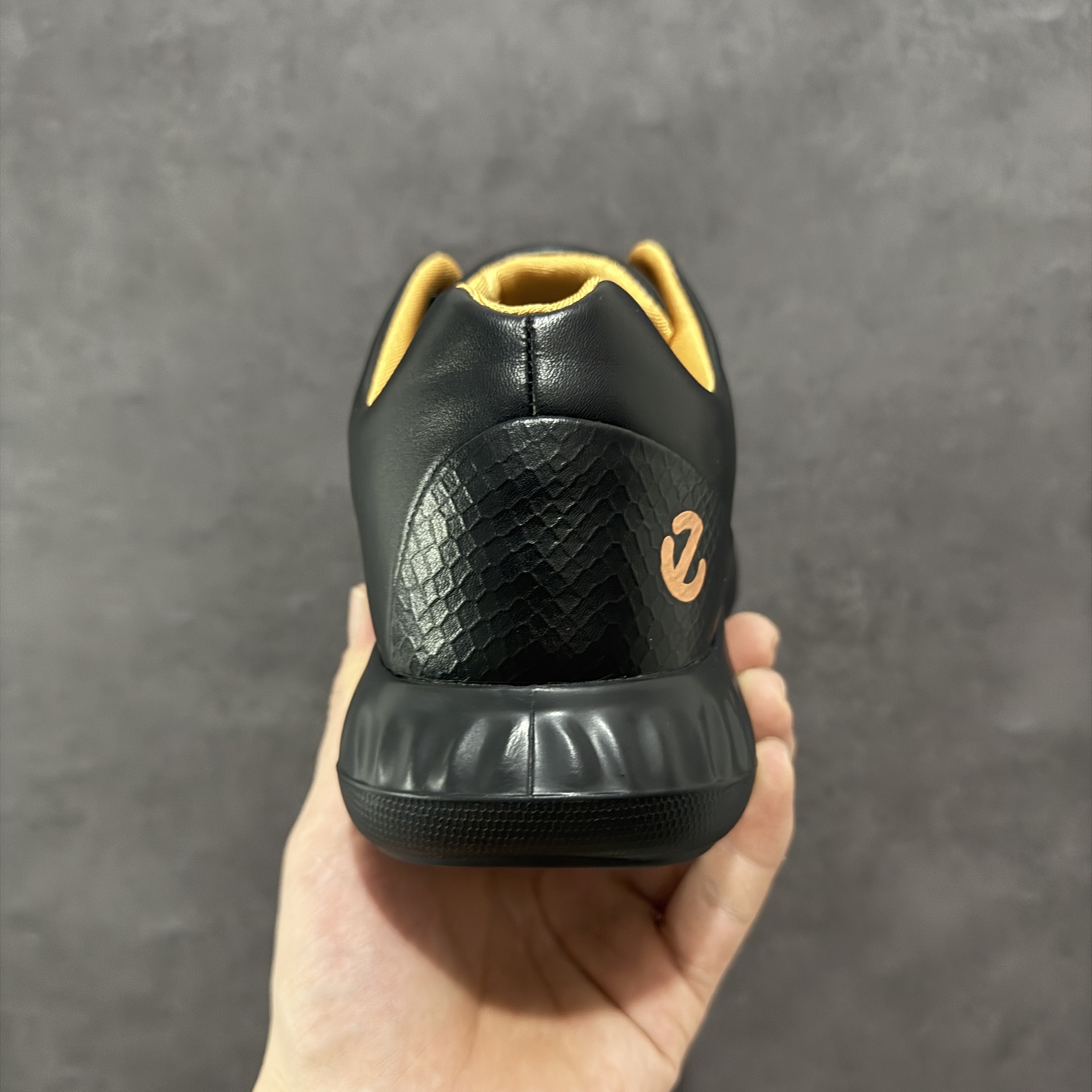 图片[4]-【广东纯原版本】ECCO/爱步 15周年经典 爆款 休闲运动跑鞋/休闲鞋 经典和现代工艺品质融合 精选小牛皮面料 PU+TPU一体成型大底 独特制鞋工艺 舒适百搭…… 尺码：39-44-选品中心