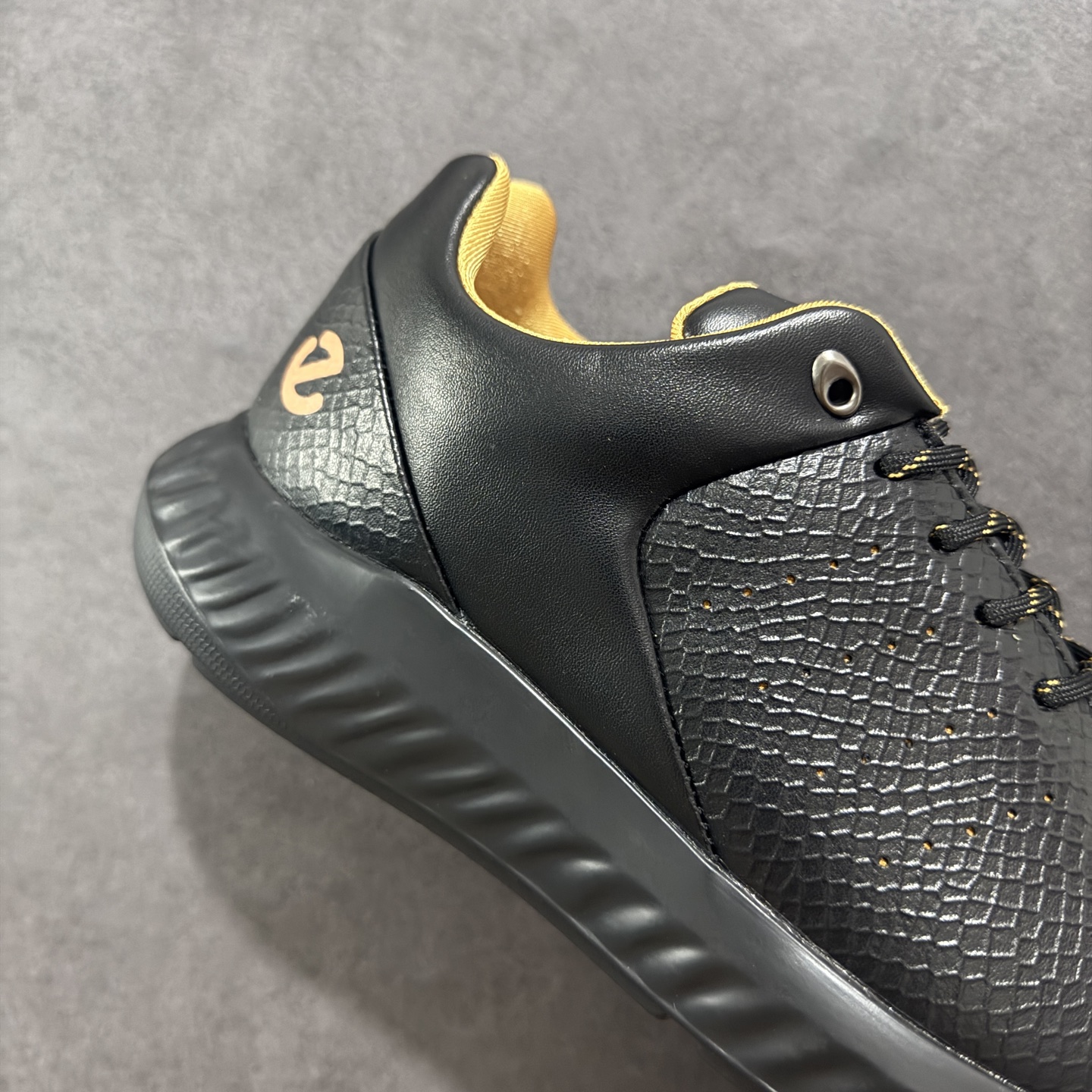 图片[6]-【广东纯原版本】ECCO/爱步 15周年经典 爆款 休闲运动跑鞋/休闲鞋 经典和现代工艺品质融合 精选小牛皮面料 PU+TPU一体成型大底 独特制鞋工艺 舒适百搭…… 尺码：39-44-选品中心