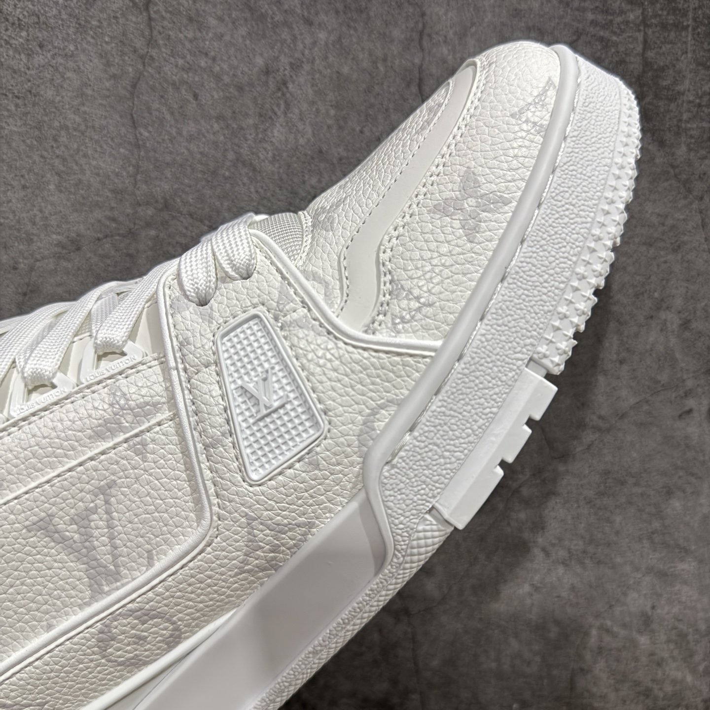  
纯原Louis Vuitton LV Trainer系列 白色暗花
仓库现货 当天可取
私人订单 专