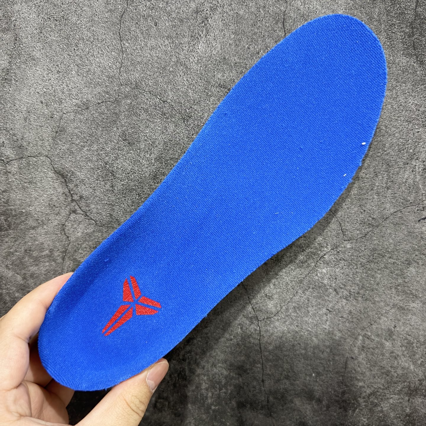 图片[7]-【Star版本】NK Zoom Kobe 6 Protro 科比六代 道奇蓝白 CW2190-400 史上最强复刻 私人团队订单 细节完美对比公司货 前掌超大Zoom Turbo气垫 后掌EVA缓震 真正的原汁原味 还原ZP脚感 全身鞋材卡料色独家定制 唯一正确喷漆工艺Swoosh 正确凹凸蛇鳞工艺 正确鞋面渐变效果 内全置真动飞态线 独立原厂模具 最大尺码达到48.5码 首批不拼图大几率过验 亲测已过 支持各种高强度实战 无需担心 上脚价 补货周期极长 脚宽建议买大半码 科比系列前掌偏窄 不影响二次销售 支持七天无理由退换 尺码：40 40.5 41 42 42.5 43 44 44.5 45 45.5 46 47.5 48.5-选品中心