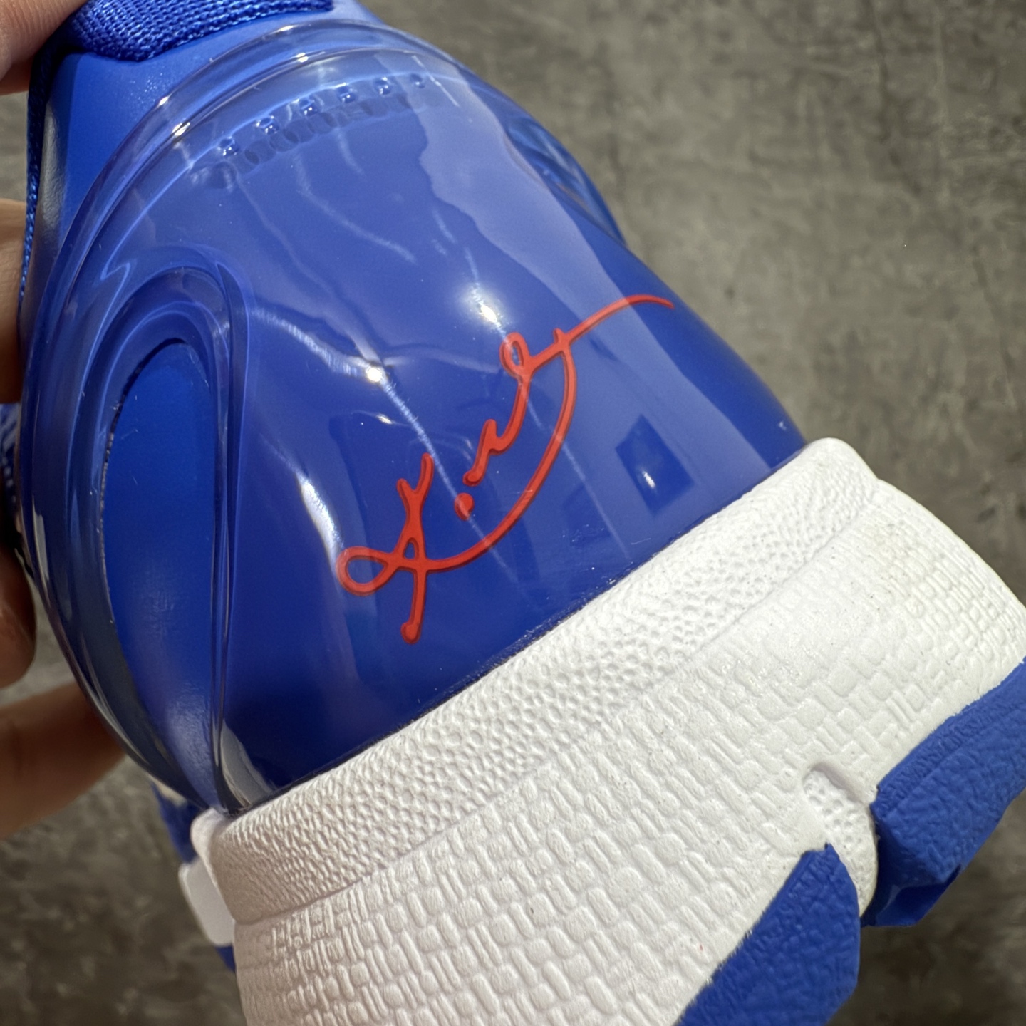 图片[2]-【Star版本】NK Zoom Kobe 6 Protro 科比六代 道奇蓝白 CW2190-400 史上最强复刻 私人团队订单 细节完美对比公司货 前掌超大Zoom Turbo气垫 后掌EVA缓震 真正的原汁原味 还原ZP脚感 全身鞋材卡料色独家定制 唯一正确喷漆工艺Swoosh 正确凹凸蛇鳞工艺 正确鞋面渐变效果 内全置真动飞态线 独立原厂模具 最大尺码达到48.5码 首批不拼图大几率过验 亲测已过 支持各种高强度实战 无需担心 上脚价 补货周期极长 脚宽建议买大半码 科比系列前掌偏窄 不影响二次销售 支持七天无理由退换 尺码：40 40.5 41 42 42.5 43 44 44.5 45 45.5 46 47.5 48.5-选品中心