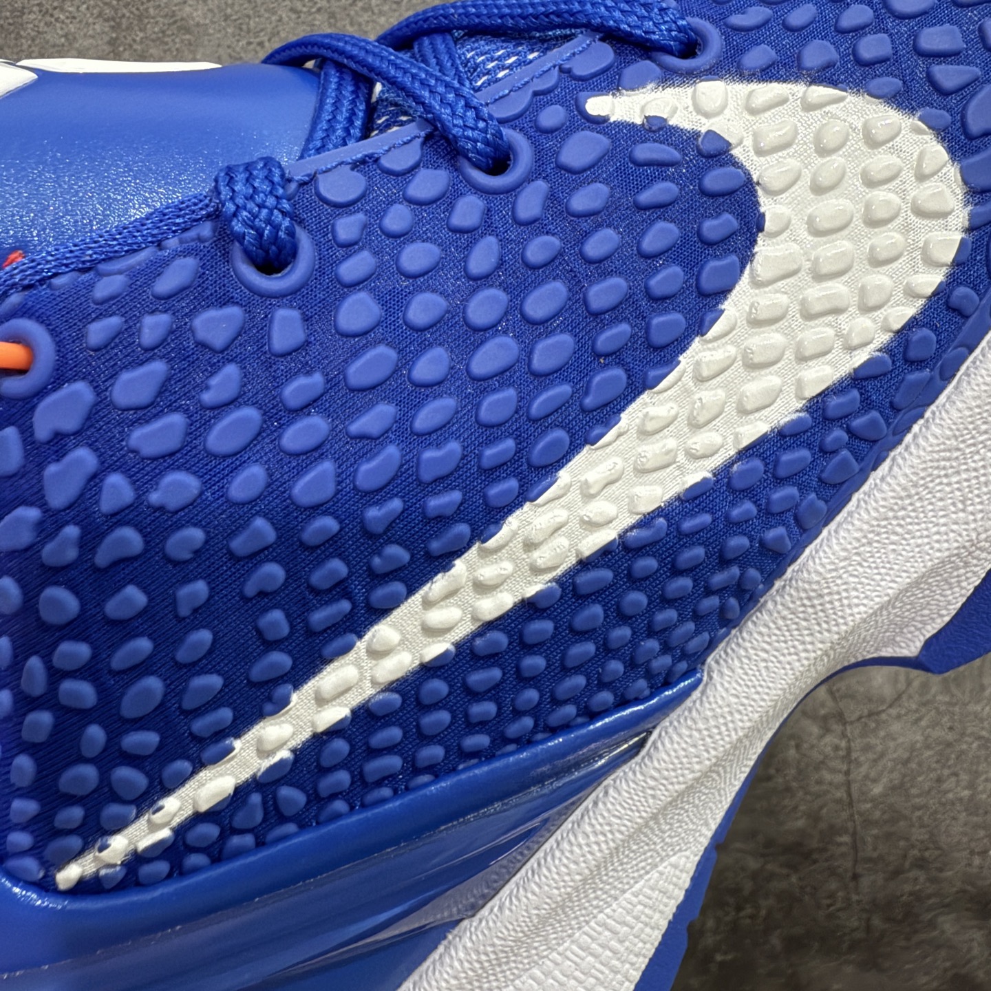 图片[4]-【Star版本】NK Zoom Kobe 6 Protro 科比六代 道奇蓝白 CW2190-400 史上最强复刻 私人团队订单 细节完美对比公司货 前掌超大Zoom Turbo气垫 后掌EVA缓震 真正的原汁原味 还原ZP脚感 全身鞋材卡料色独家定制 唯一正确喷漆工艺Swoosh 正确凹凸蛇鳞工艺 正确鞋面渐变效果 内全置真动飞态线 独立原厂模具 最大尺码达到48.5码 首批不拼图大几率过验 亲测已过 支持各种高强度实战 无需担心 上脚价 补货周期极长 脚宽建议买大半码 科比系列前掌偏窄 不影响二次销售 支持七天无理由退换 尺码：40 40.5 41 42 42.5 43 44 44.5 45 45.5 46 47.5 48.5-选品中心