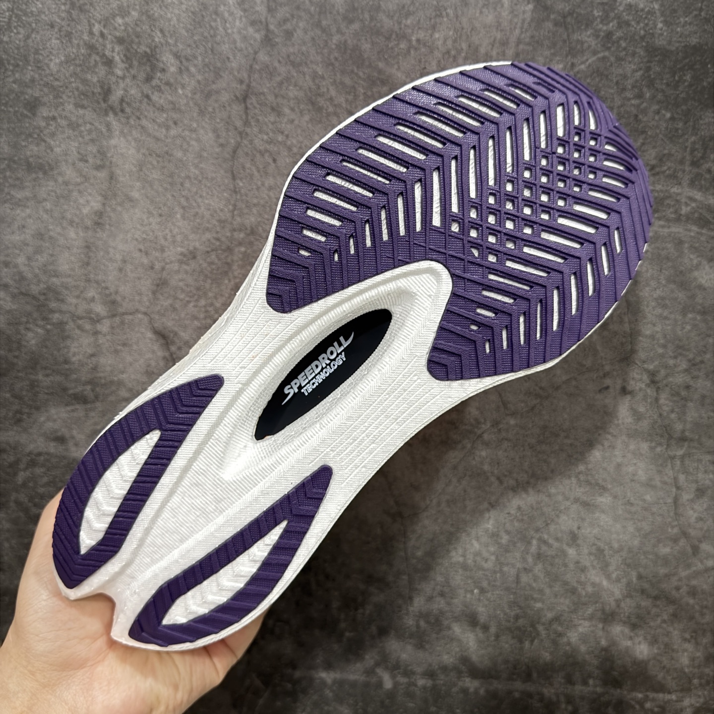  
【纯原版】SAUCONY索康尼 ENDORPHIN PRO4 啡鹏系列 男女低帮缓震跑步鞋 

注意